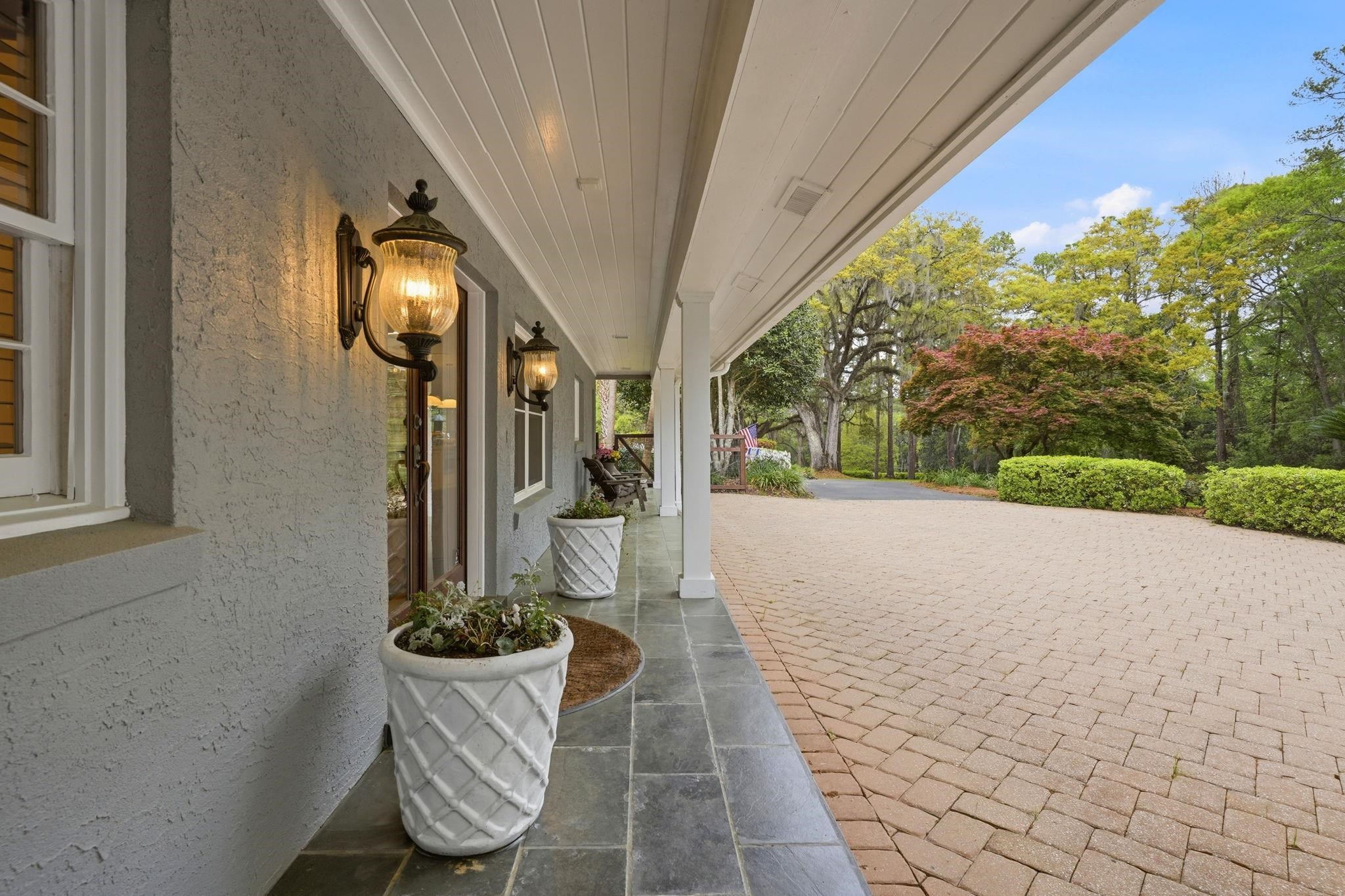 3409 LAKESHORE Drive