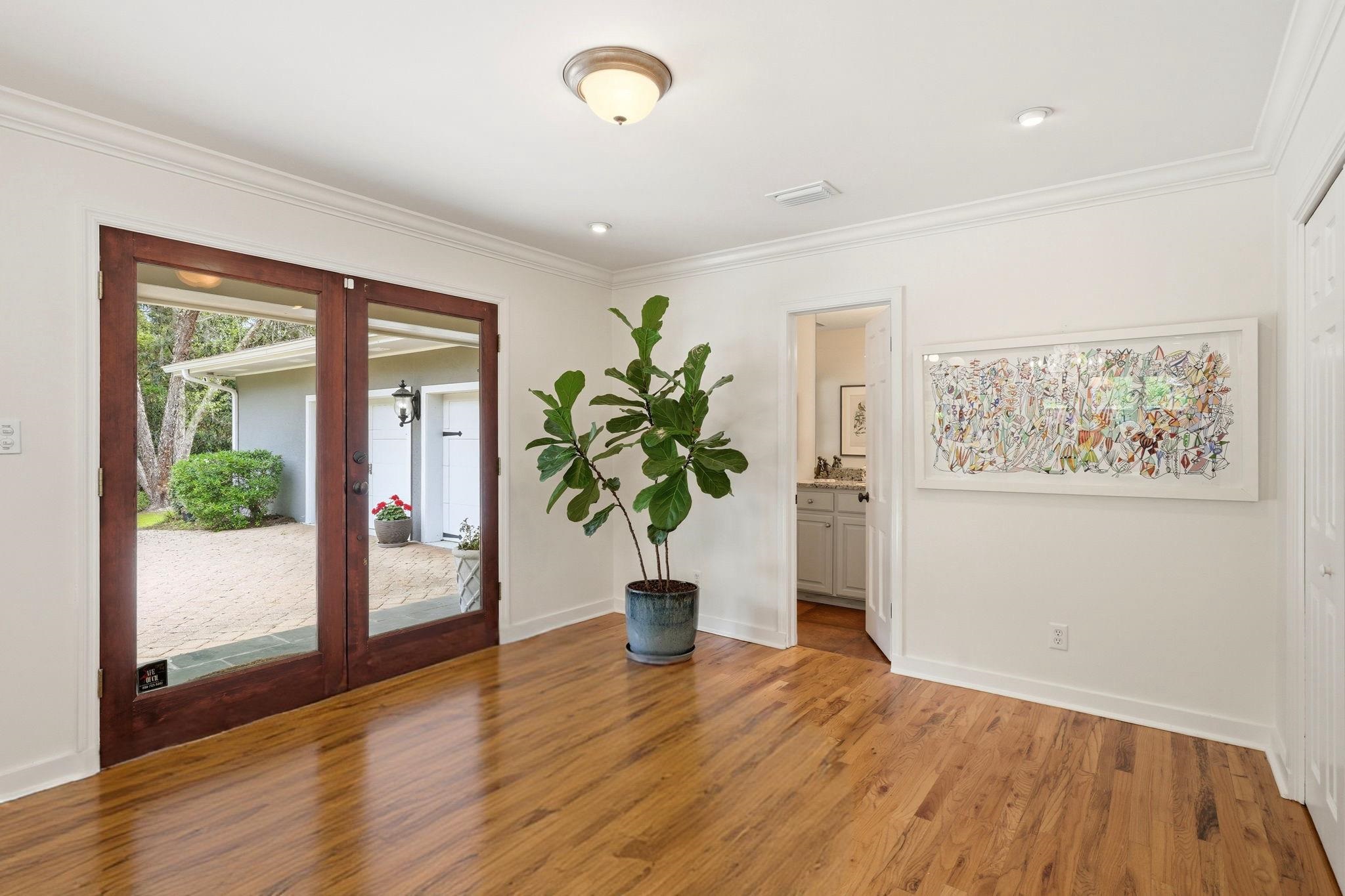 3409 LAKESHORE Drive