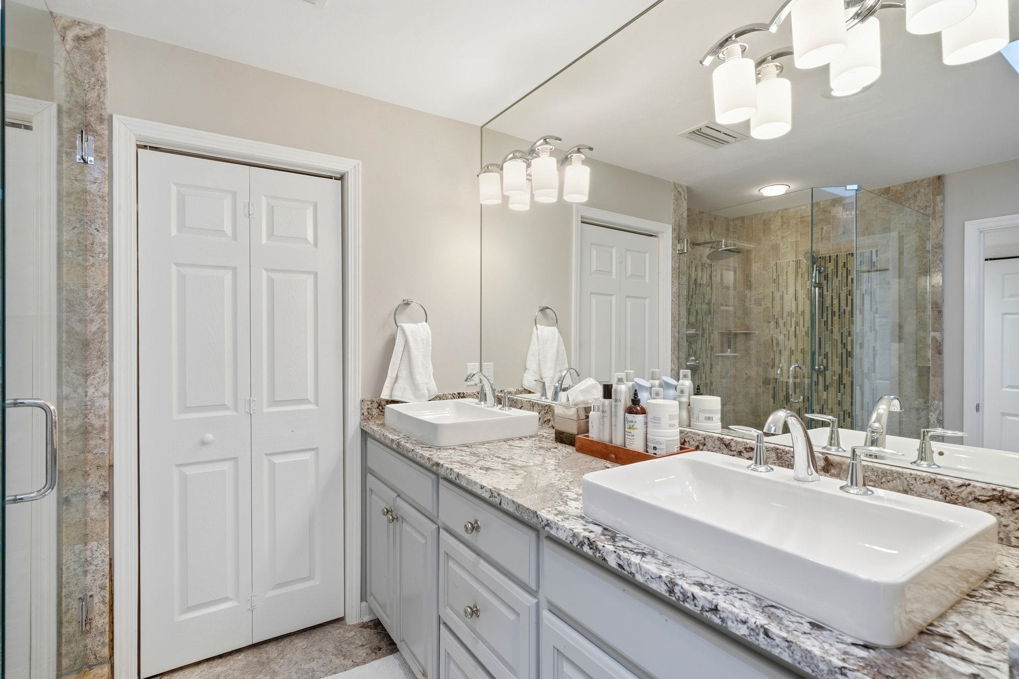 3409 LAKESHORE Drive