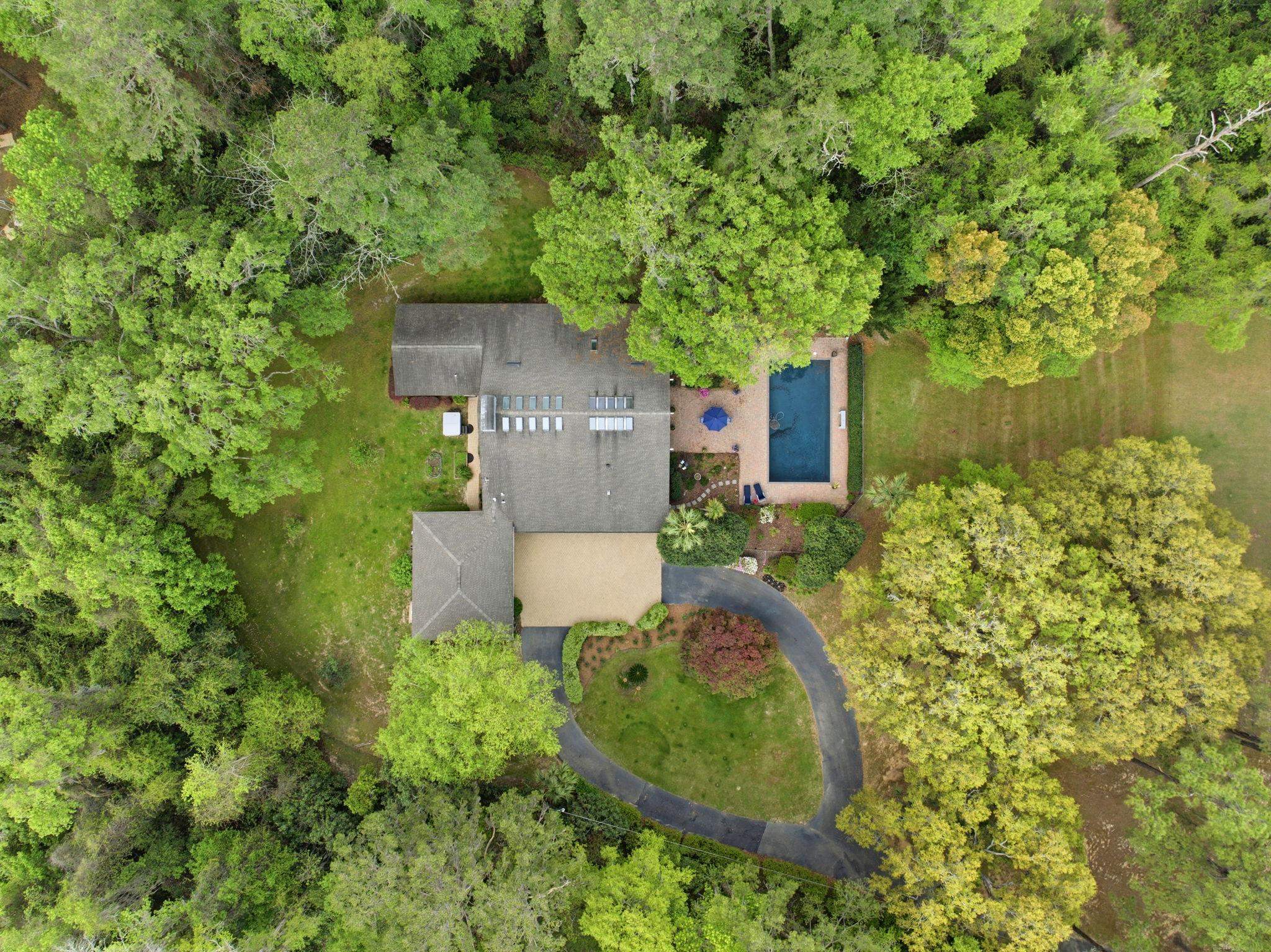 3409 LAKESHORE Drive