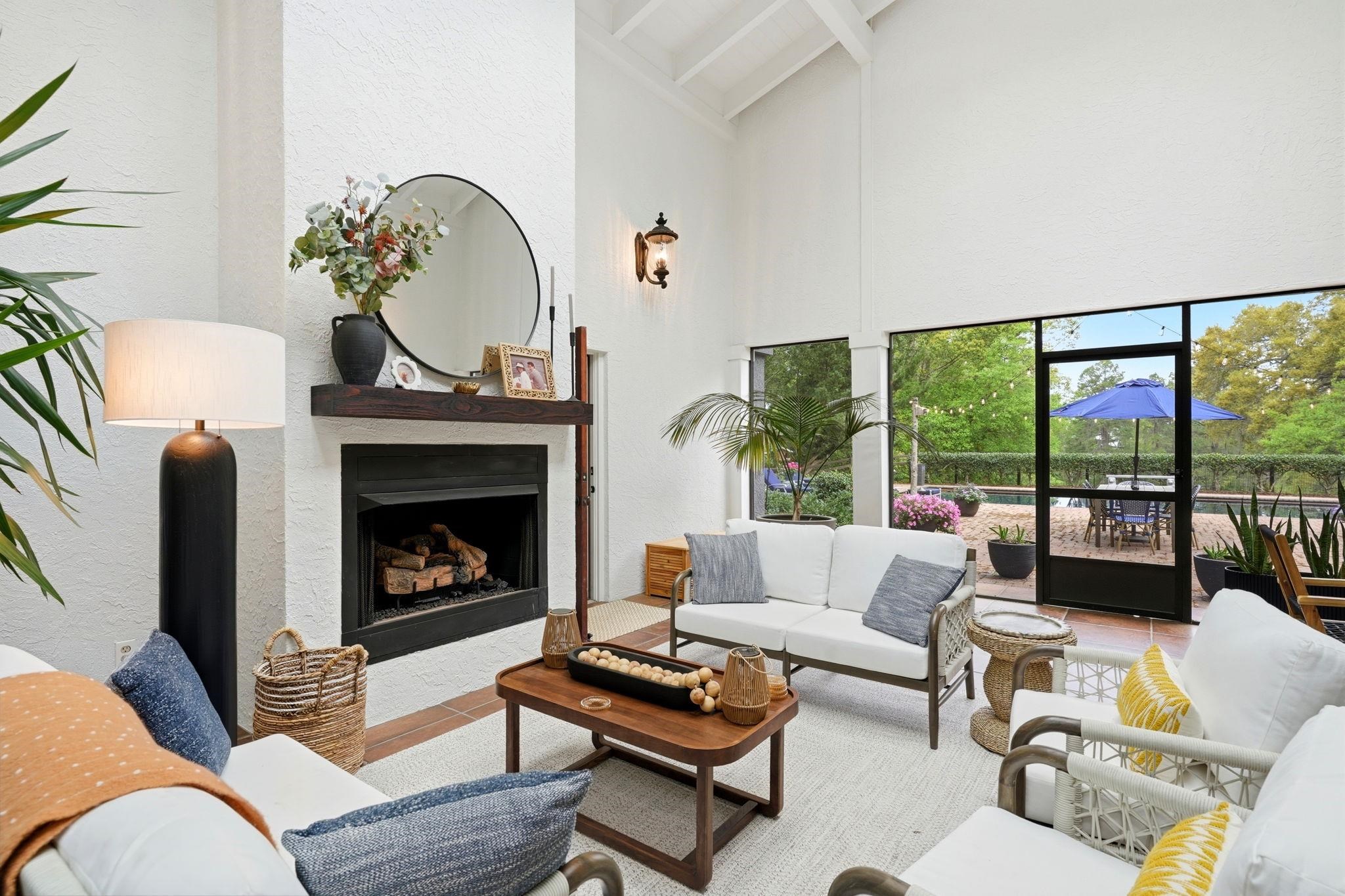 3409 LAKESHORE Drive