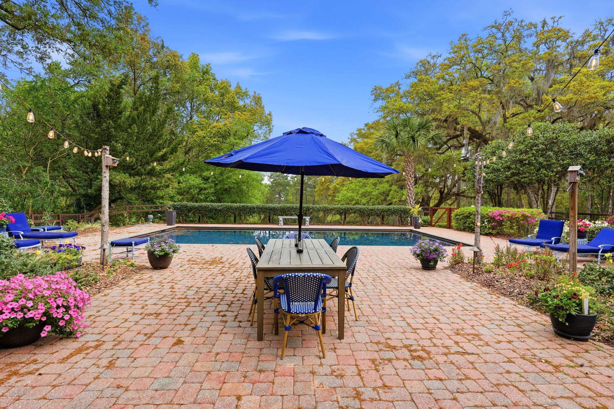 3409 LAKESHORE Drive