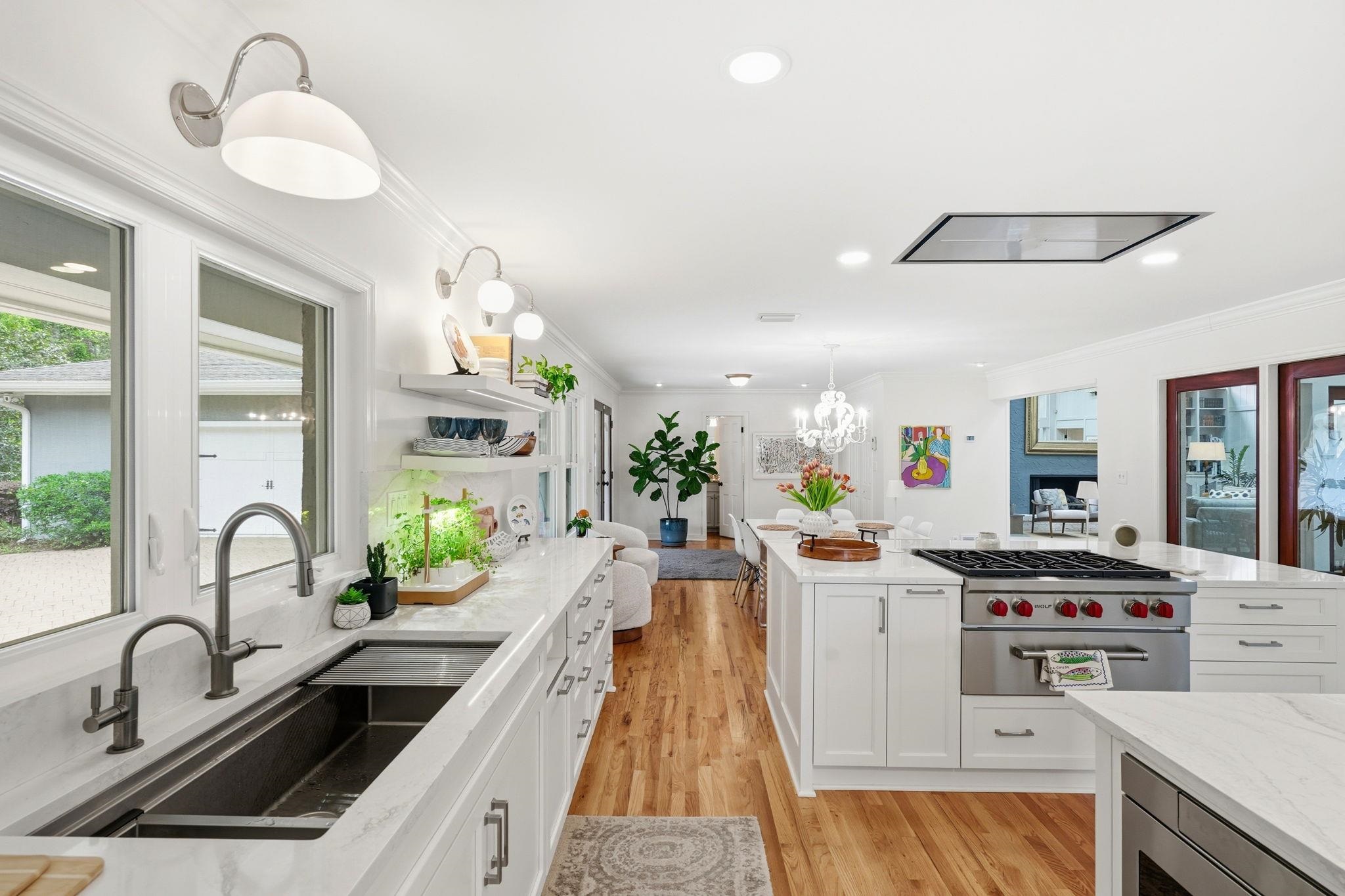 3409 LAKESHORE Drive