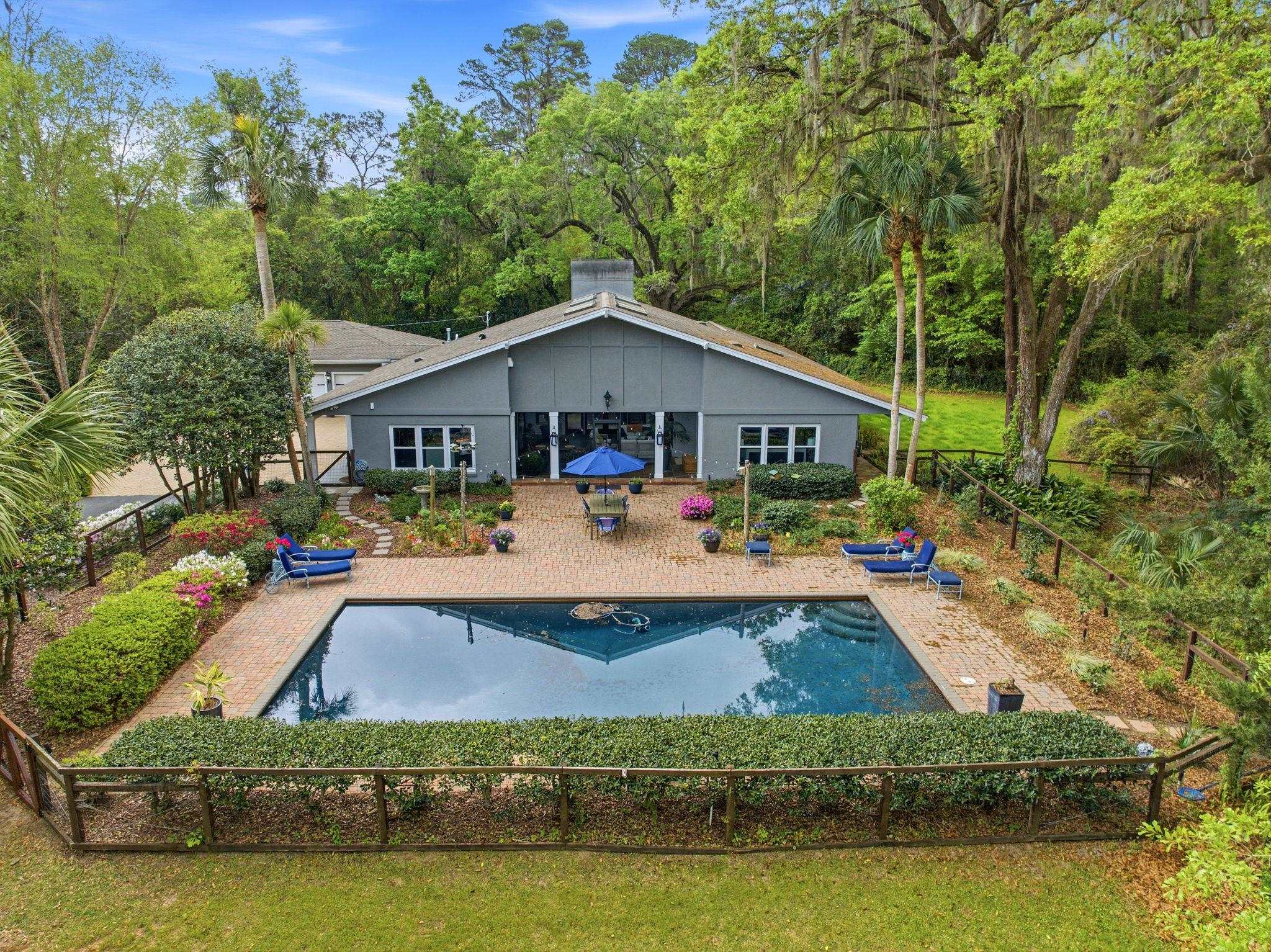 3409 LAKESHORE Drive