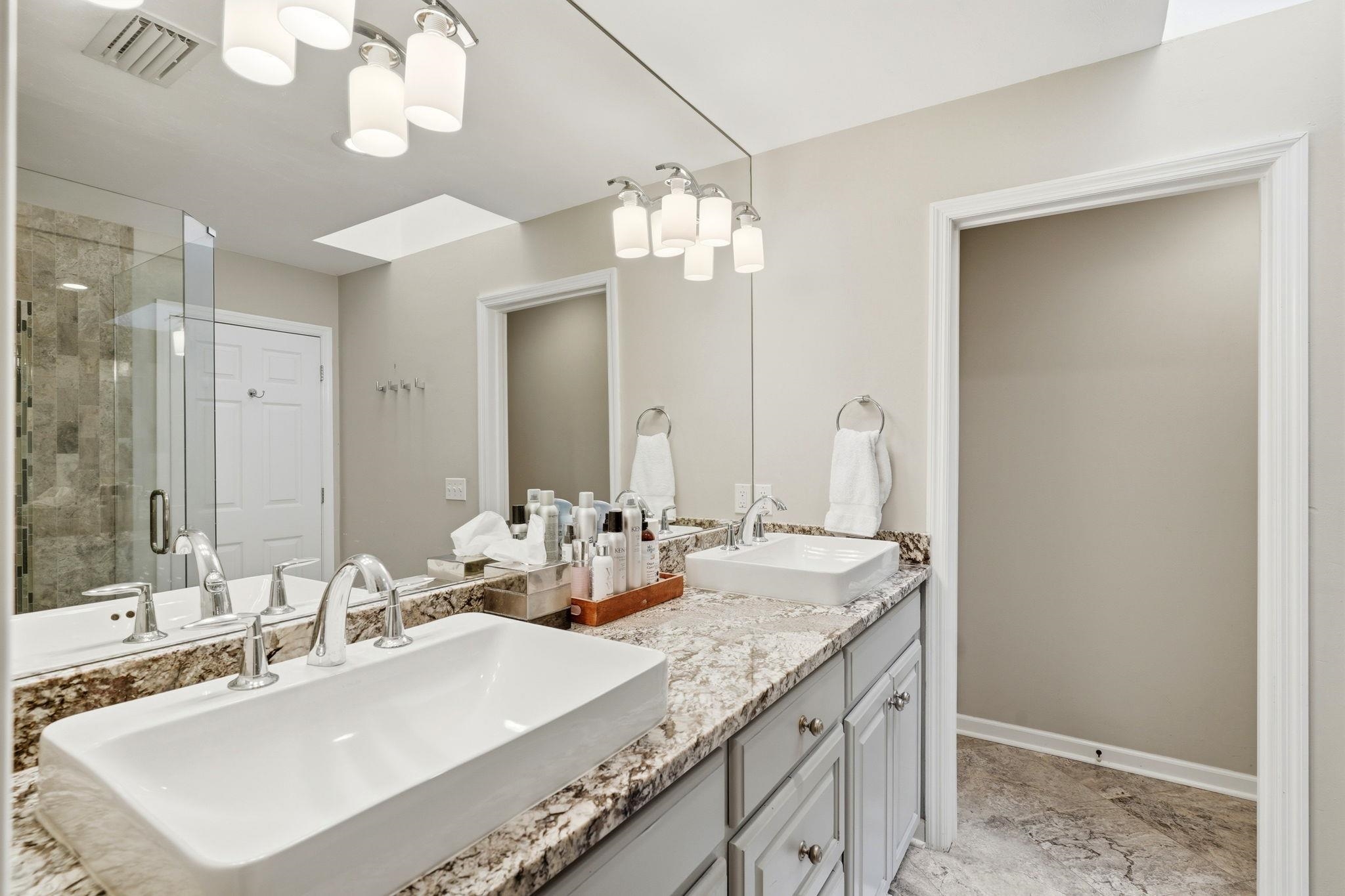 3409 LAKESHORE Drive