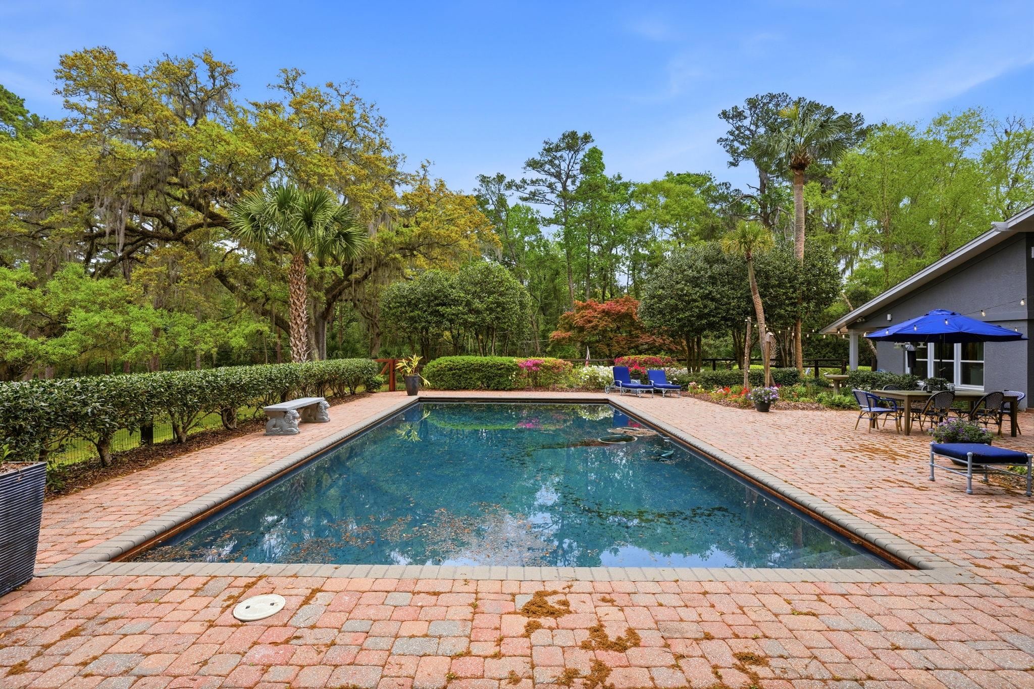 3409 LAKESHORE Drive