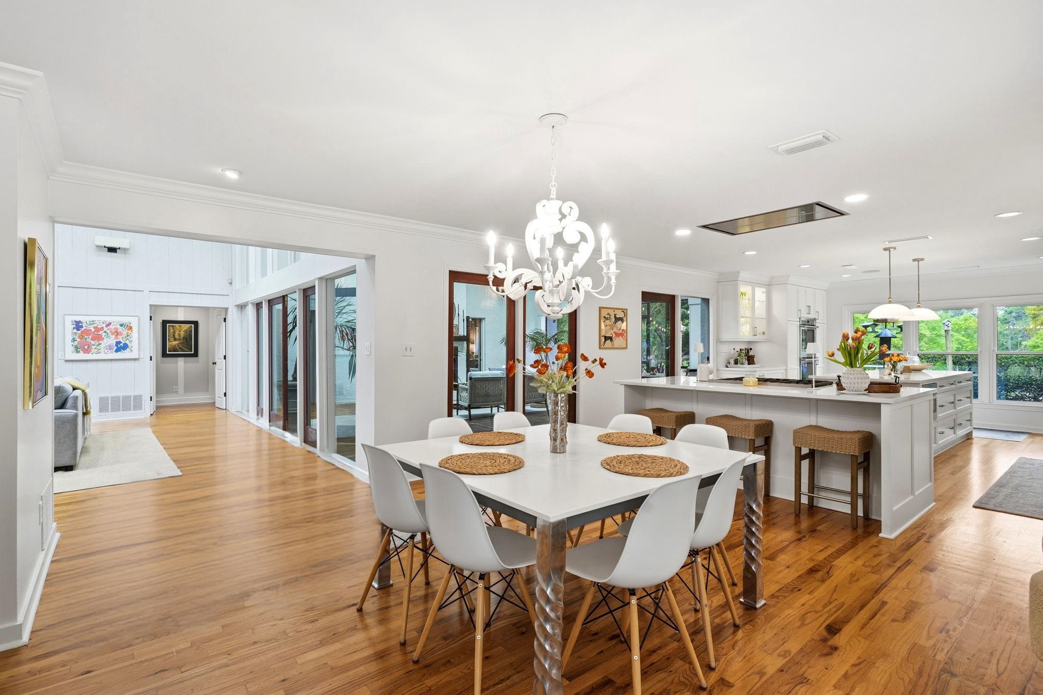 3409 LAKESHORE Drive