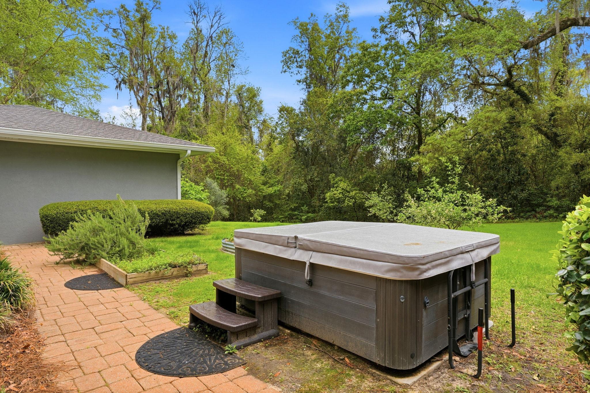 3409 LAKESHORE Drive