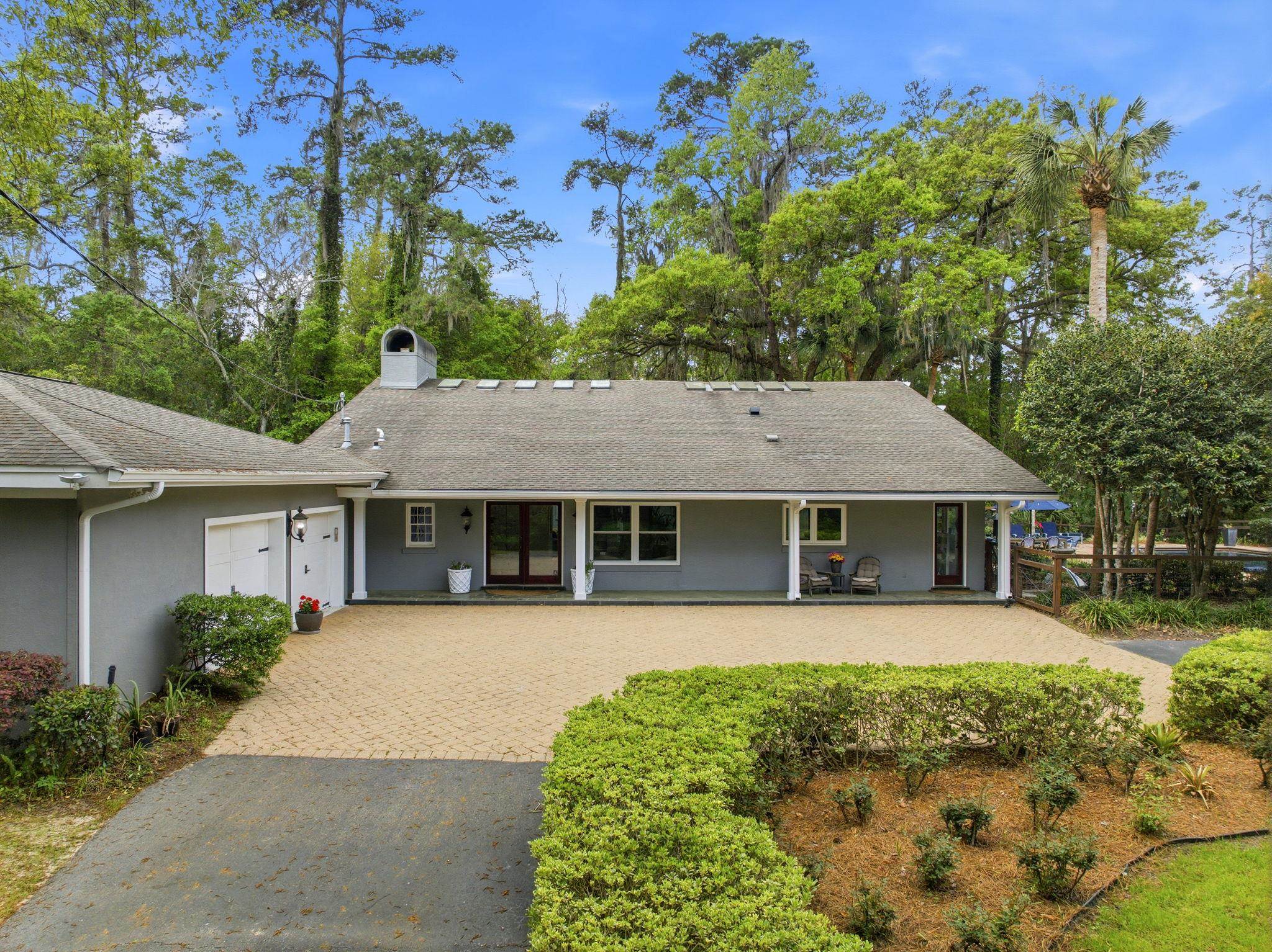 3409 LAKESHORE Drive