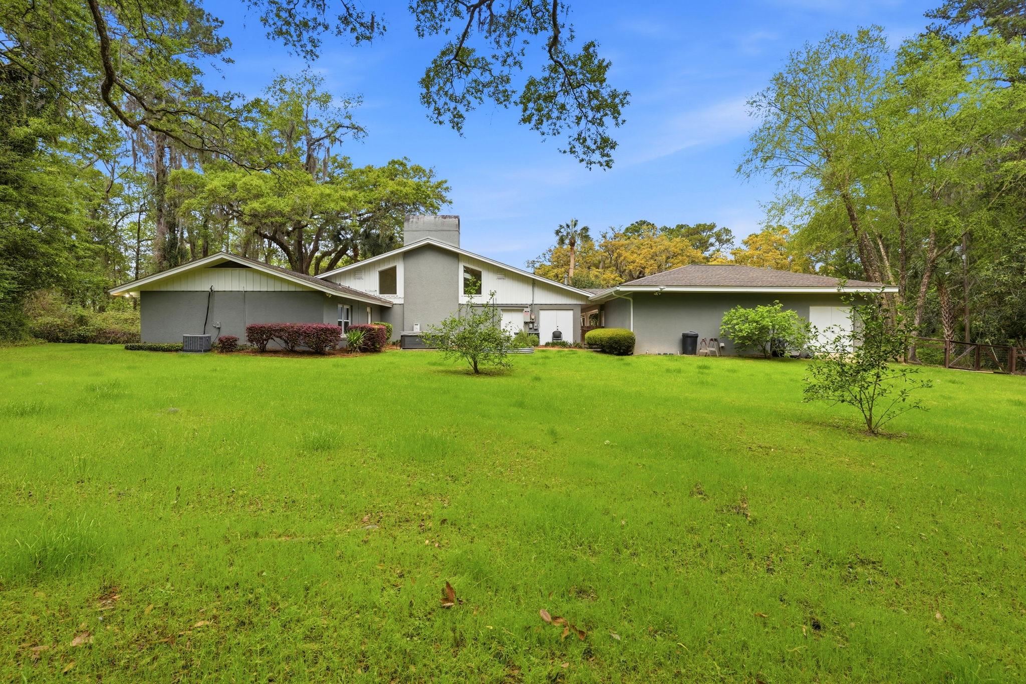 3409 LAKESHORE Drive