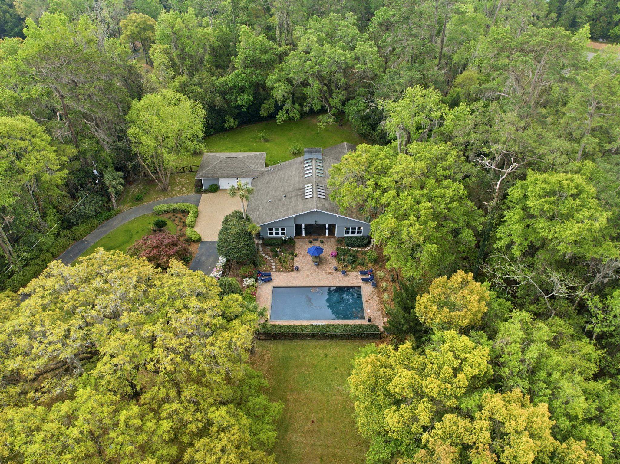 3409 LAKESHORE Drive