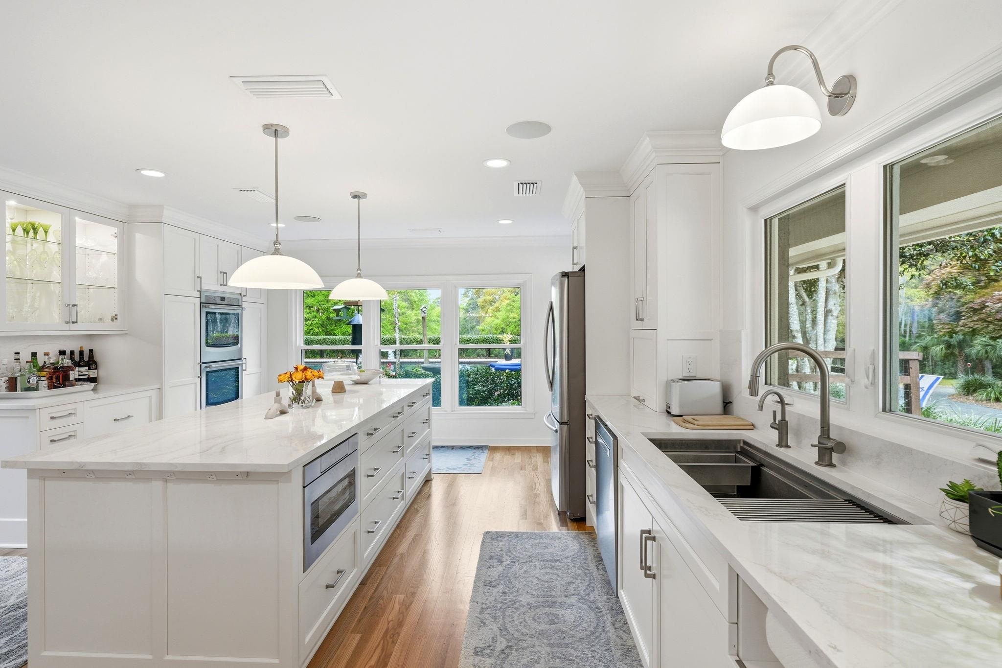 3409 LAKESHORE Drive