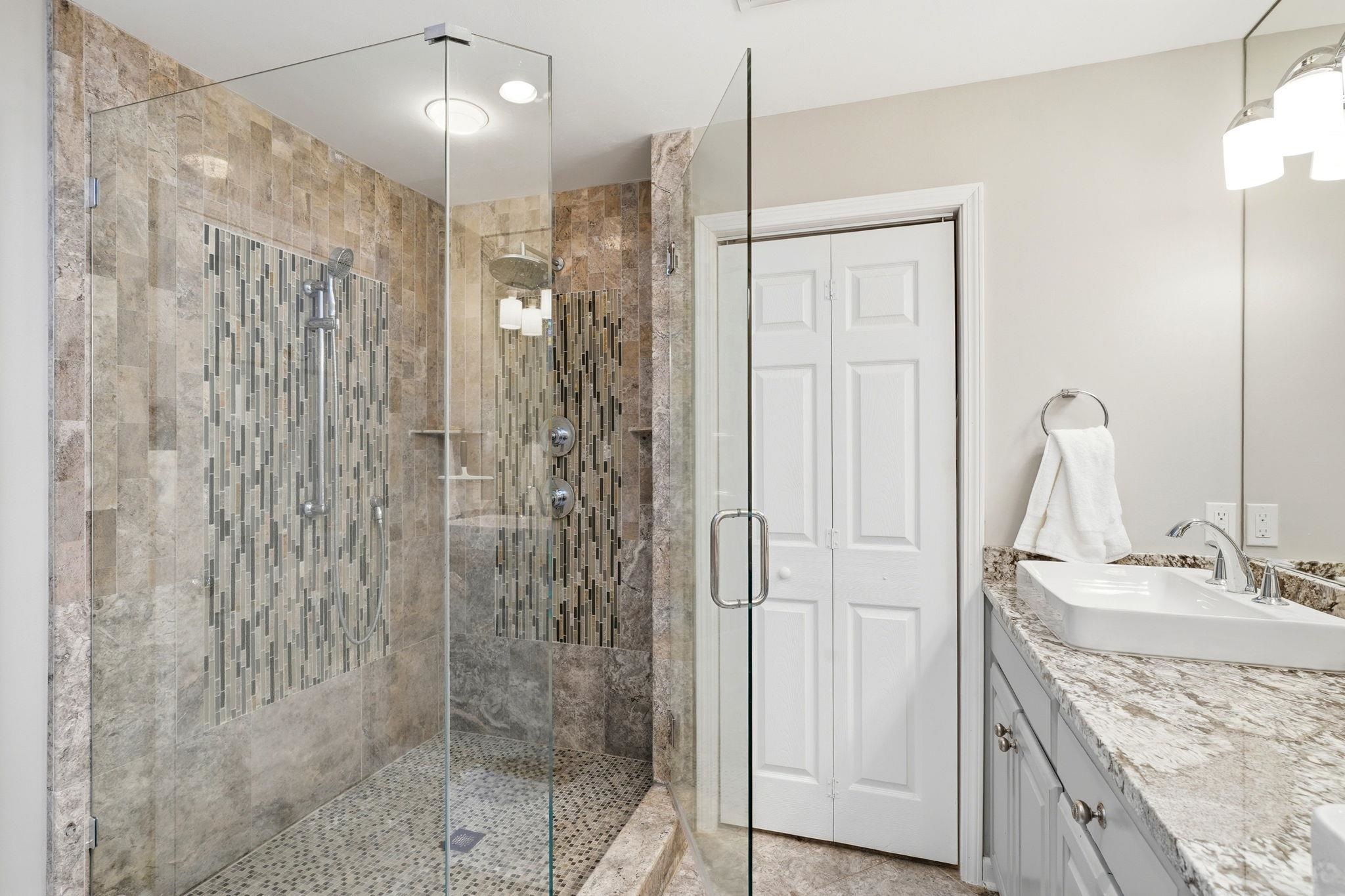 3409 LAKESHORE Drive