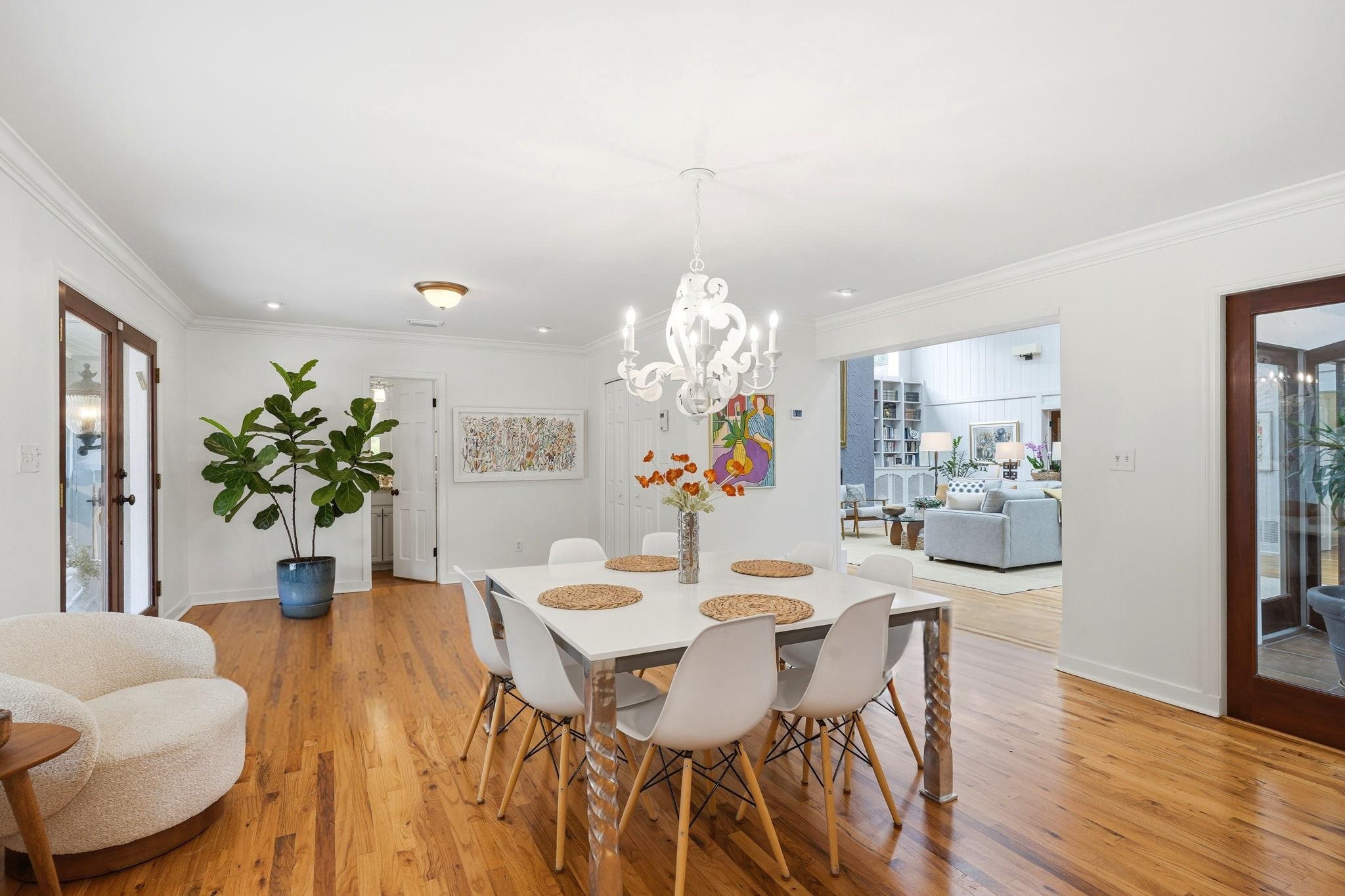 3409 LAKESHORE Drive