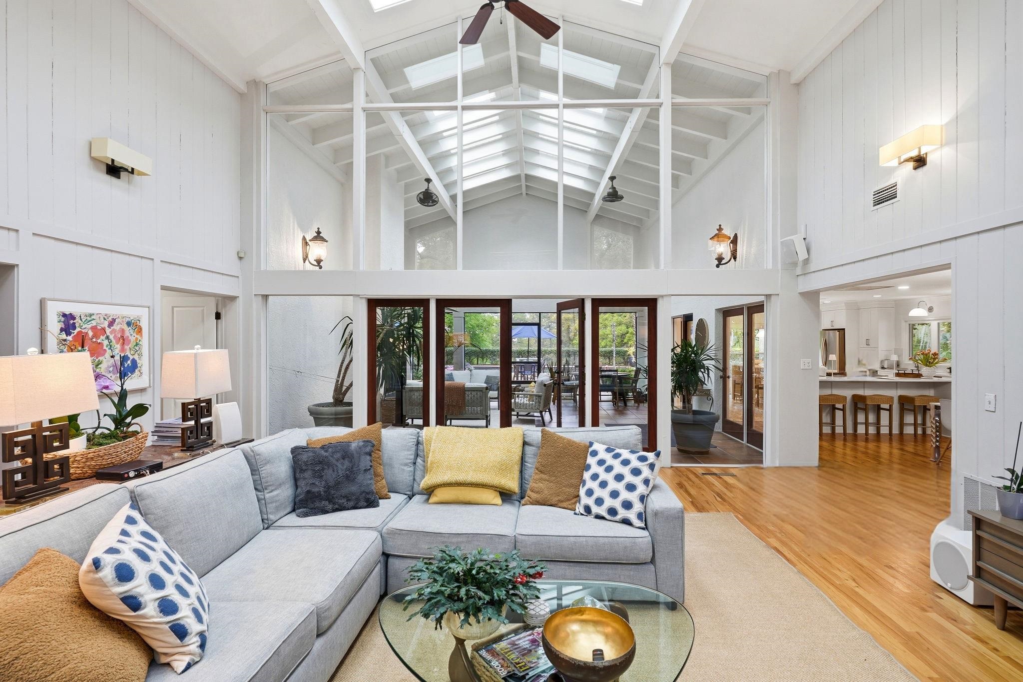 3409 LAKESHORE Drive