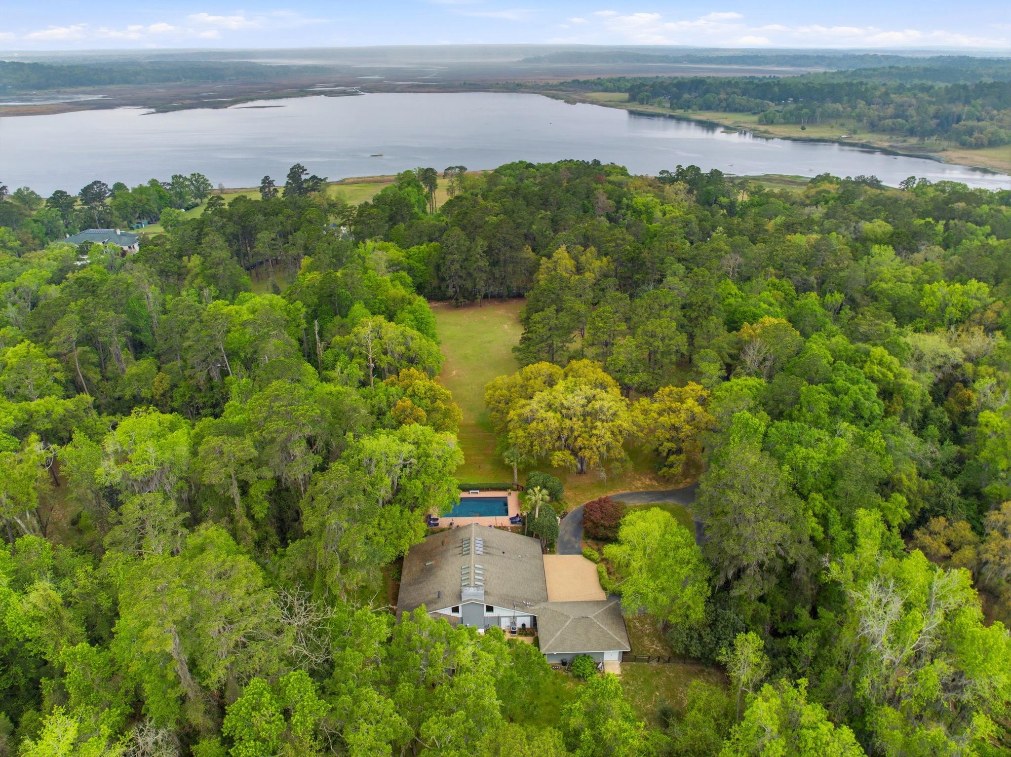 3409 LAKESHORE Drive