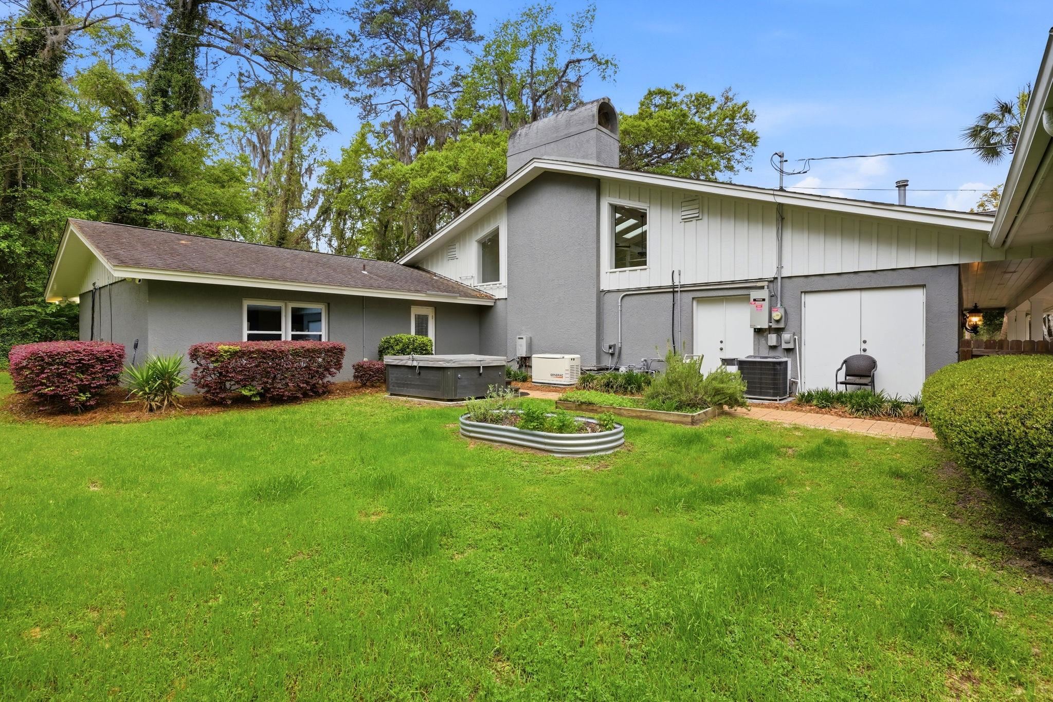 3409 LAKESHORE Drive
