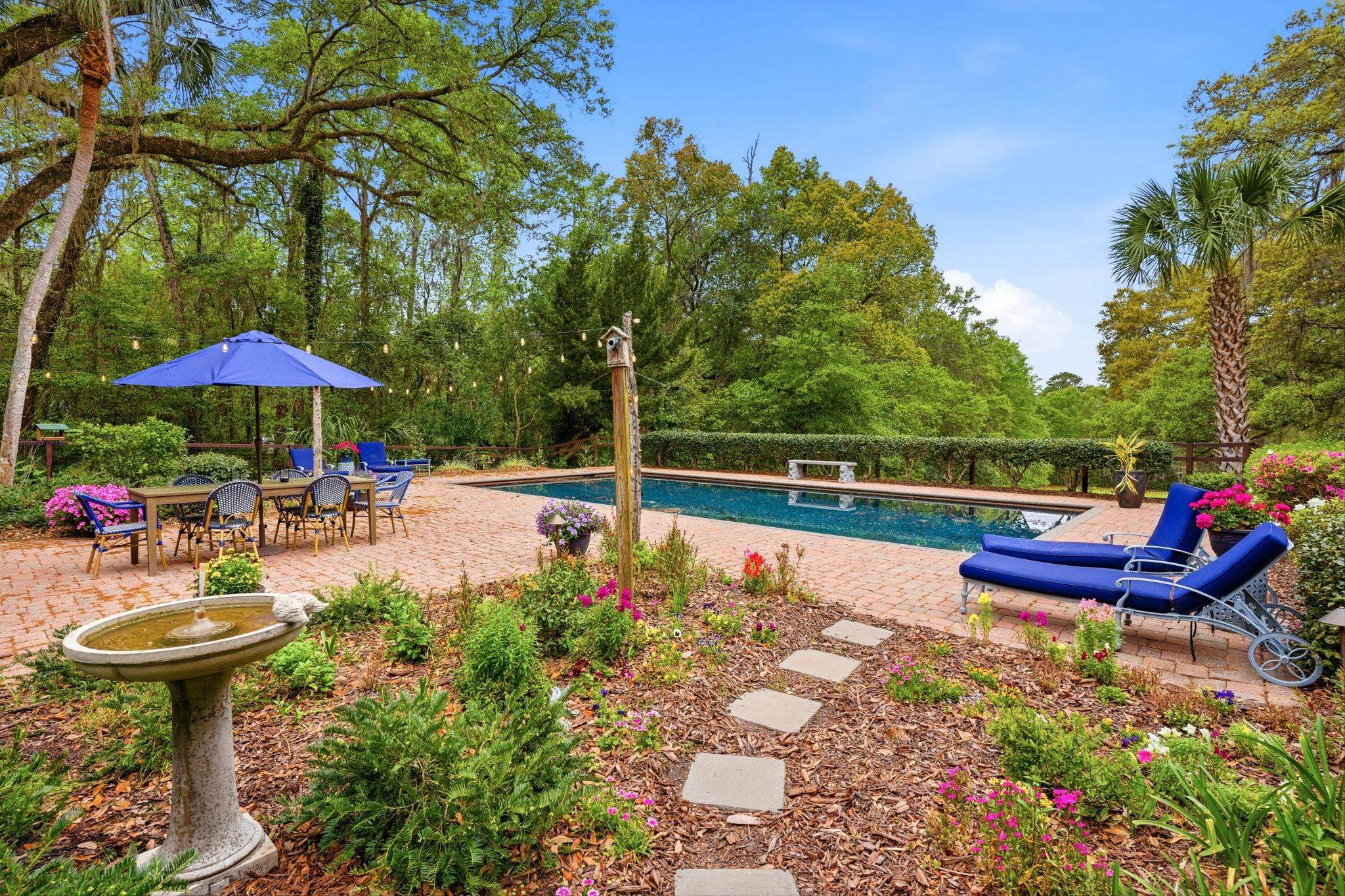 3409 LAKESHORE Drive