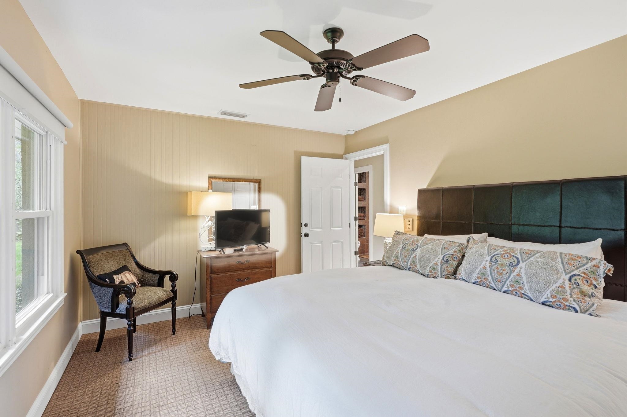 3409 LAKESHORE Drive