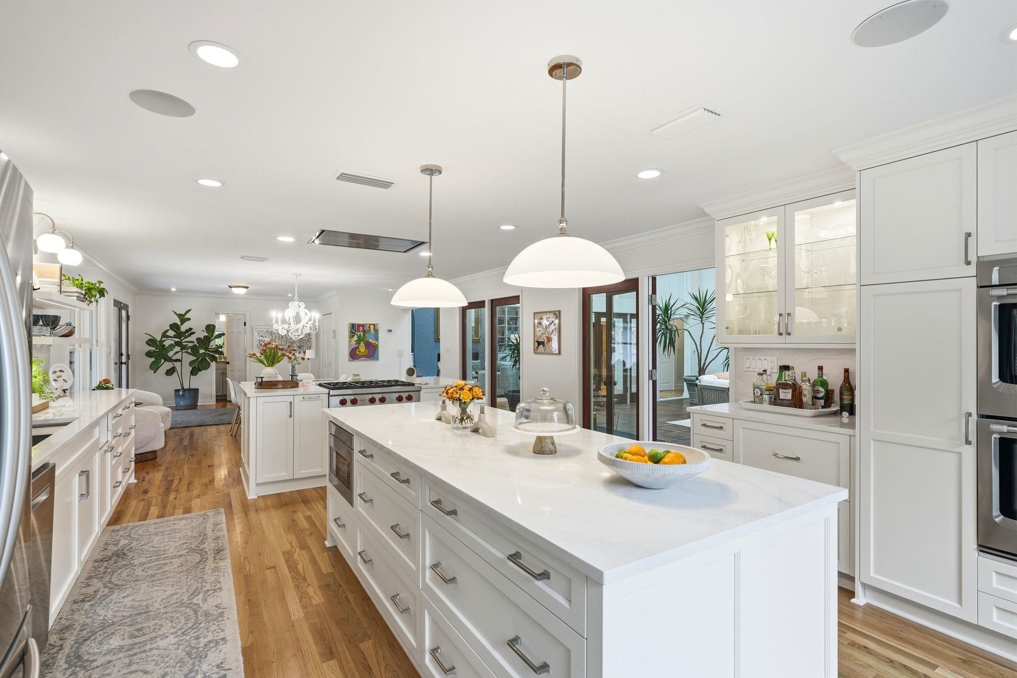 3409 LAKESHORE Drive