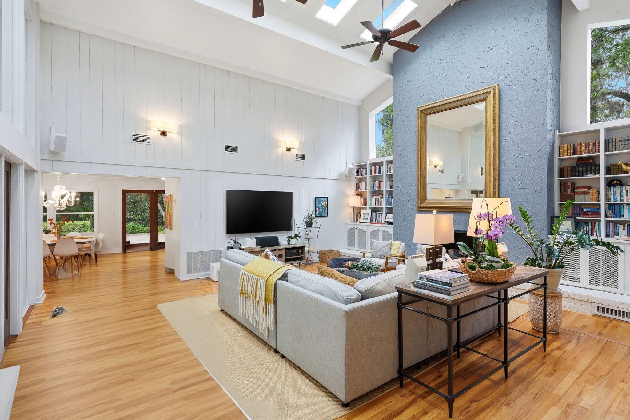 3409 LAKESHORE Drive