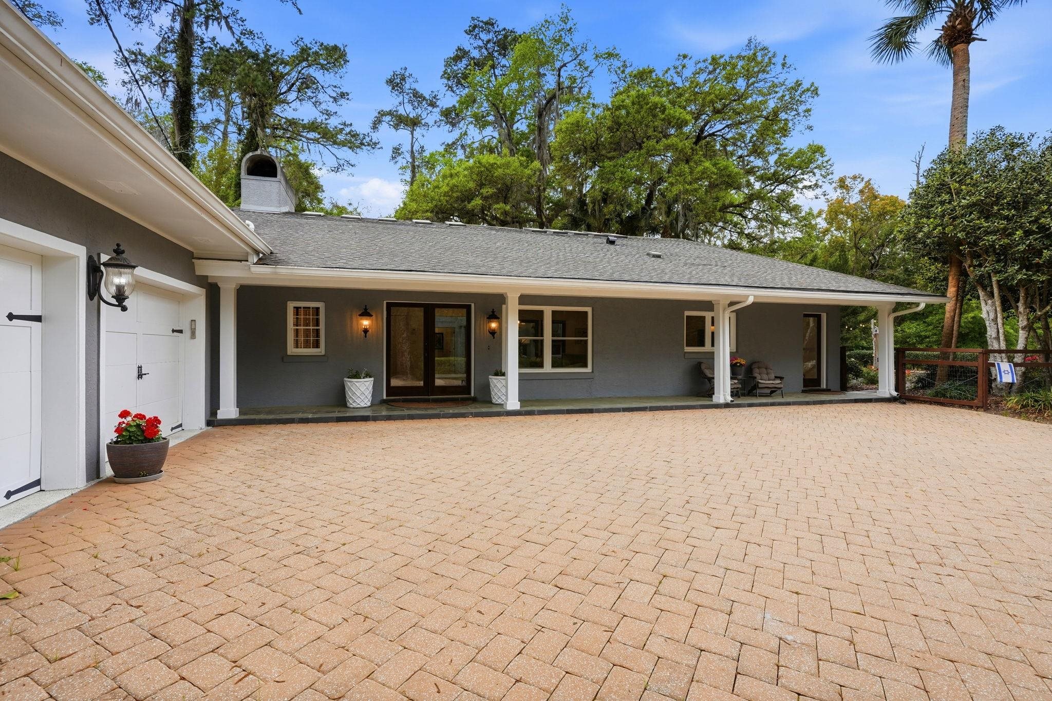 3409 LAKESHORE Drive