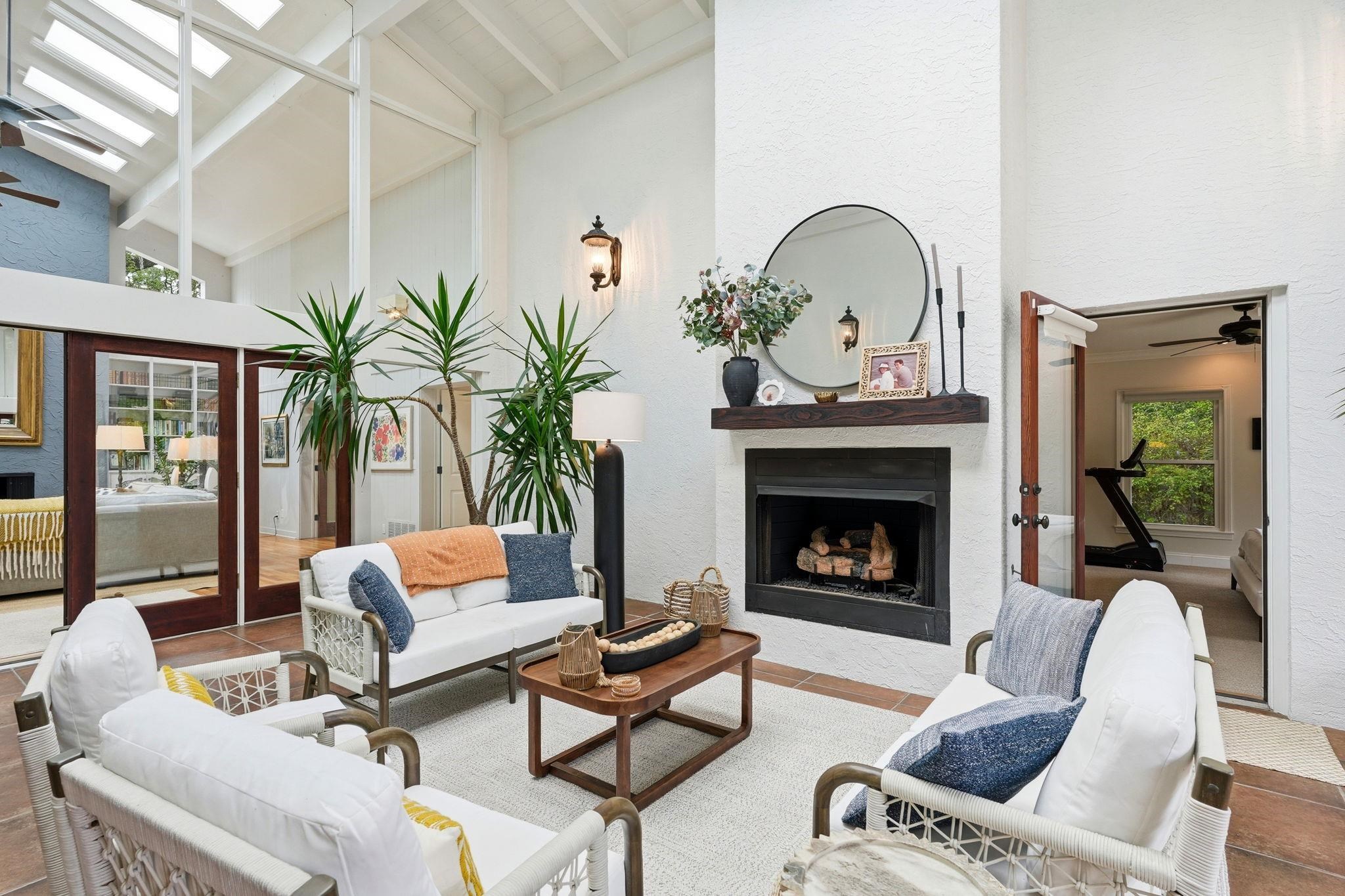 3409 LAKESHORE Drive