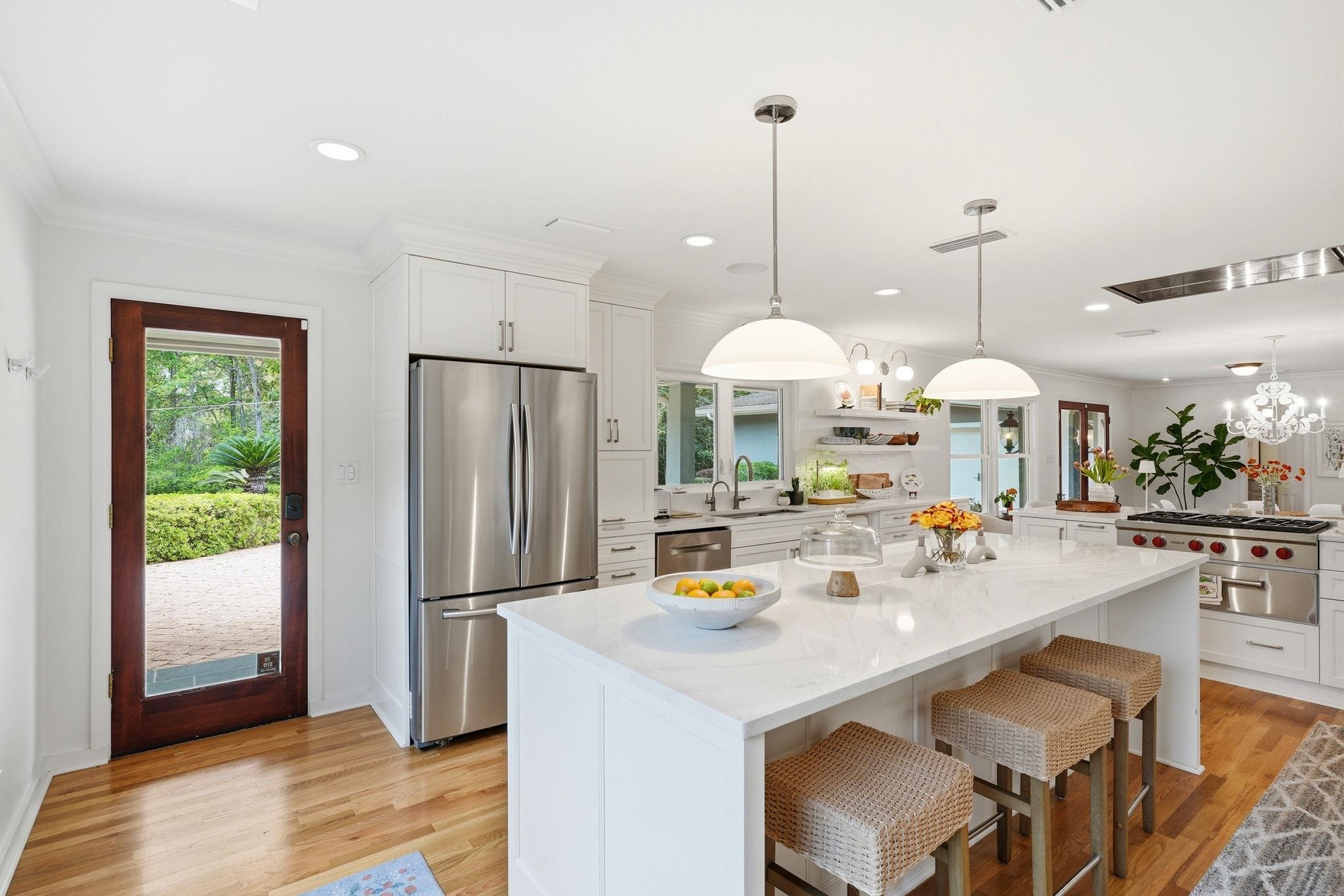 3409 LAKESHORE Drive