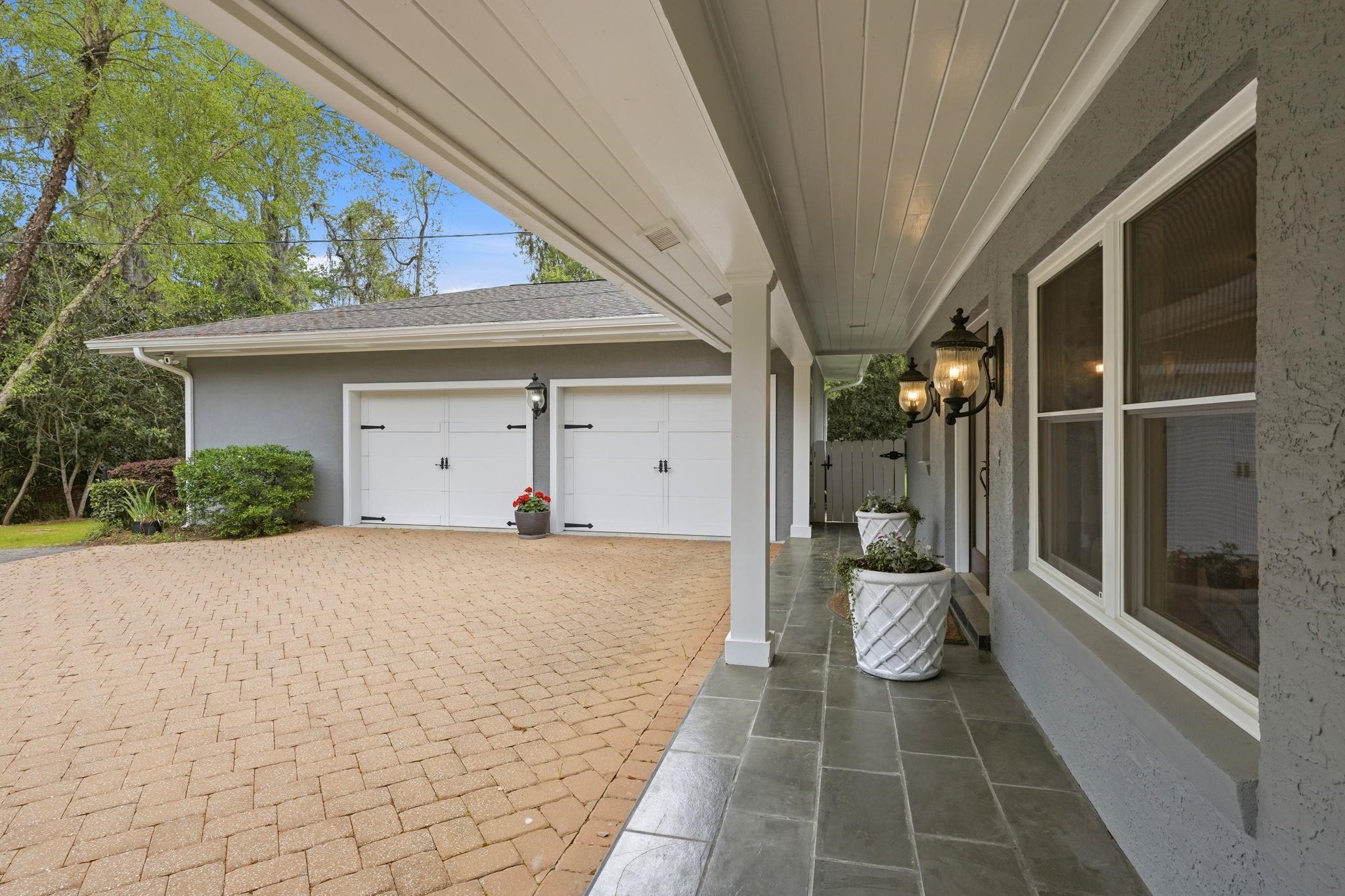 3409 LAKESHORE Drive