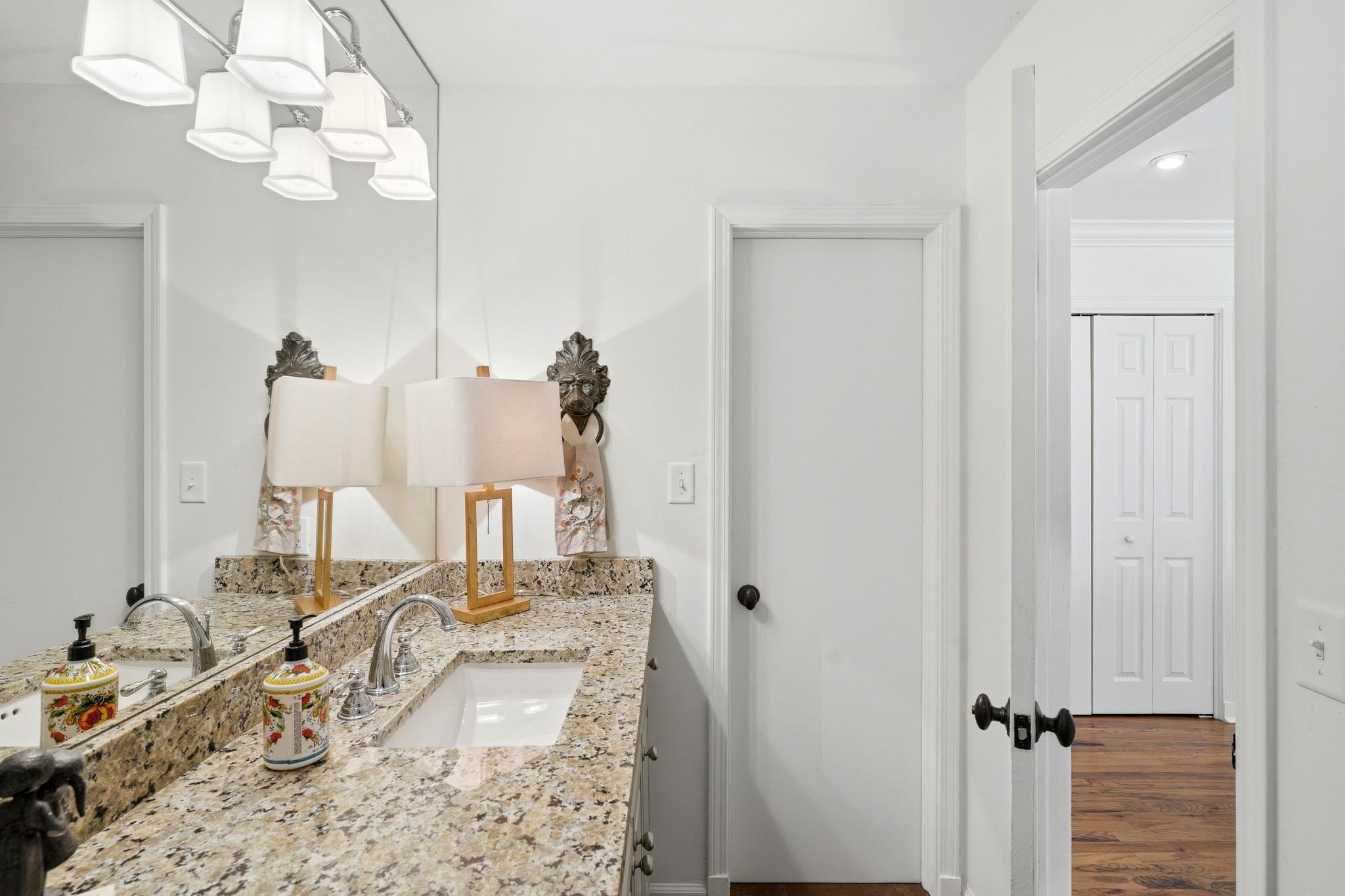 3409 LAKESHORE Drive