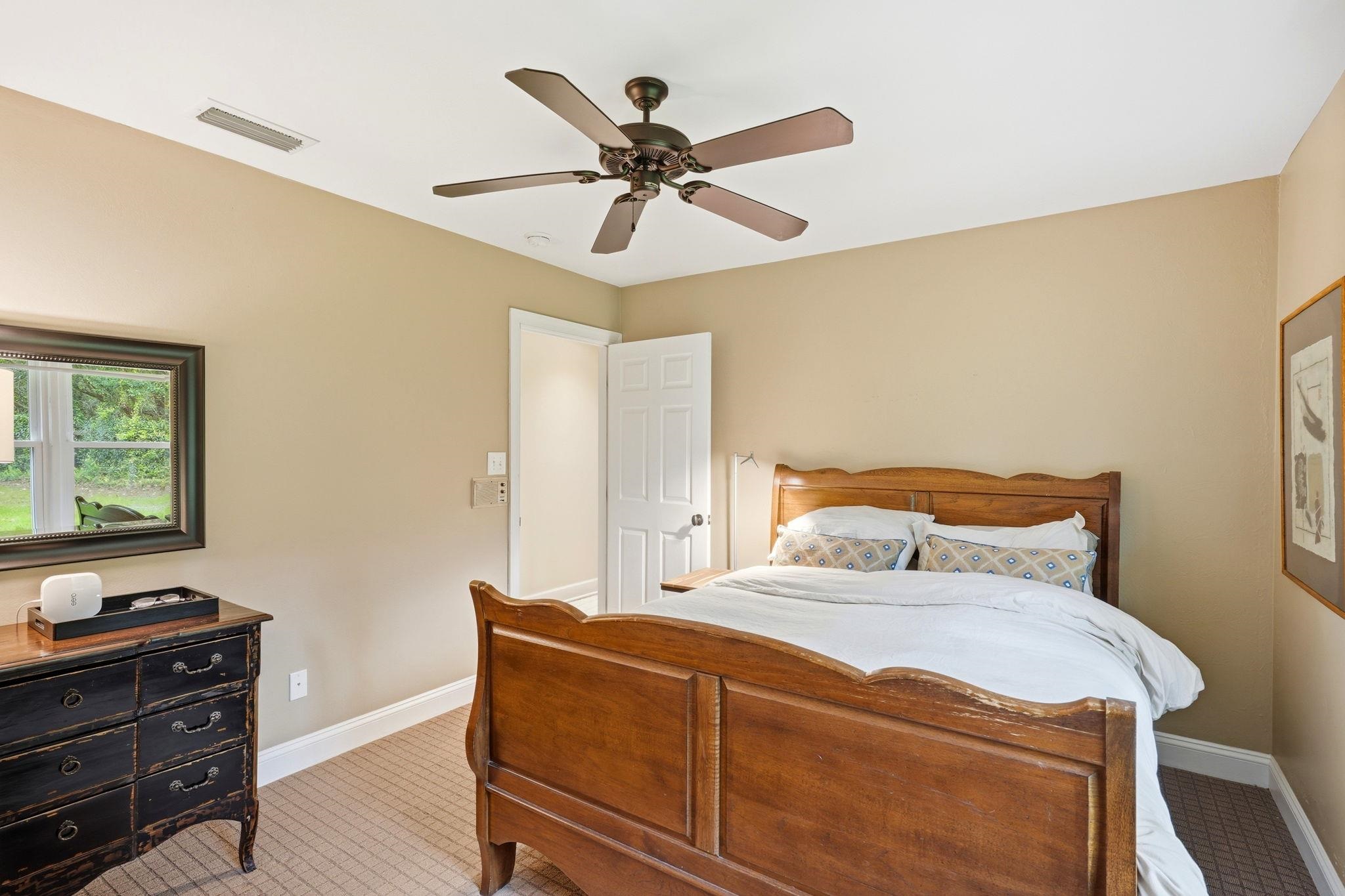 3409 LAKESHORE Drive