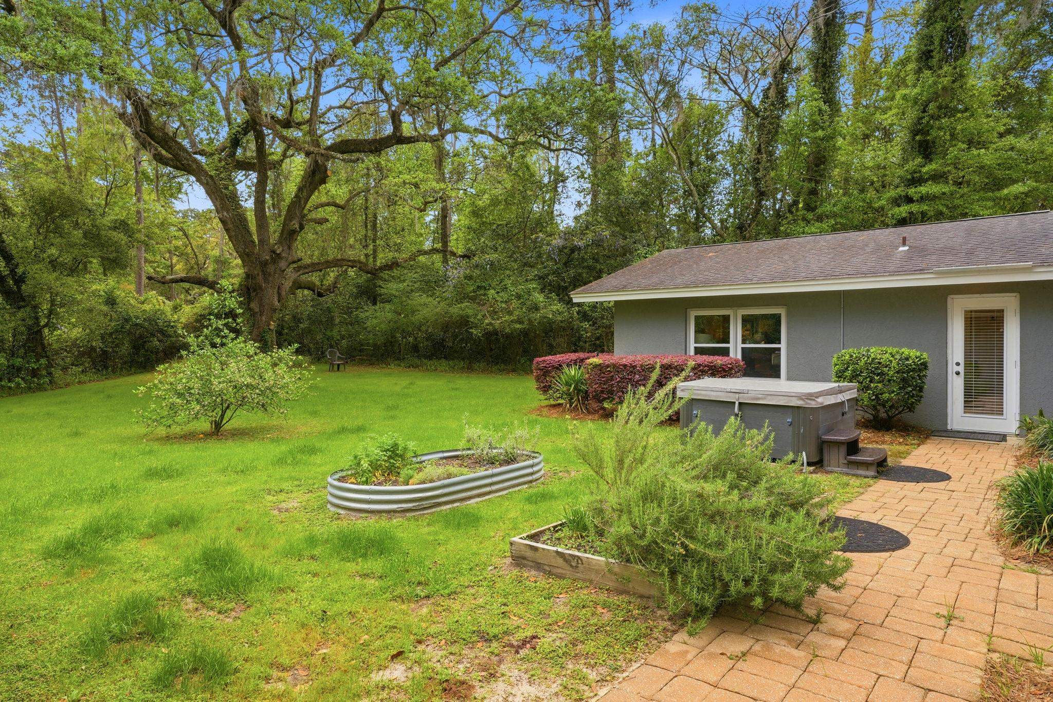 3409 LAKESHORE Drive