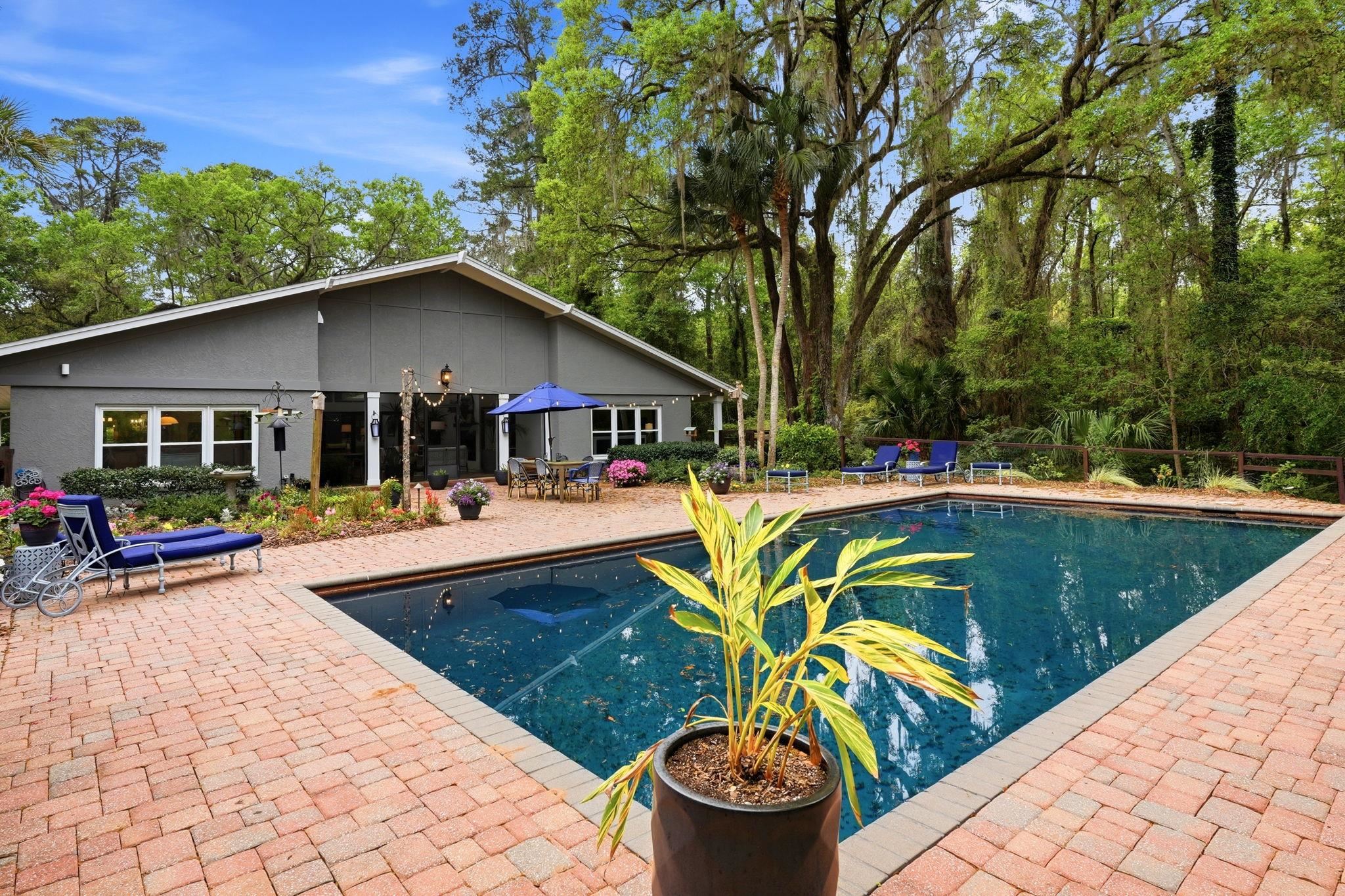 3409 LAKESHORE Drive