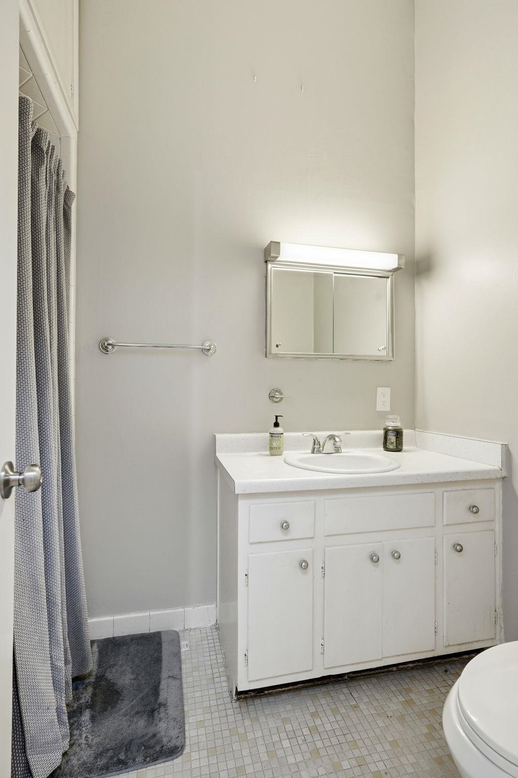 810 Middlebrooks Circle