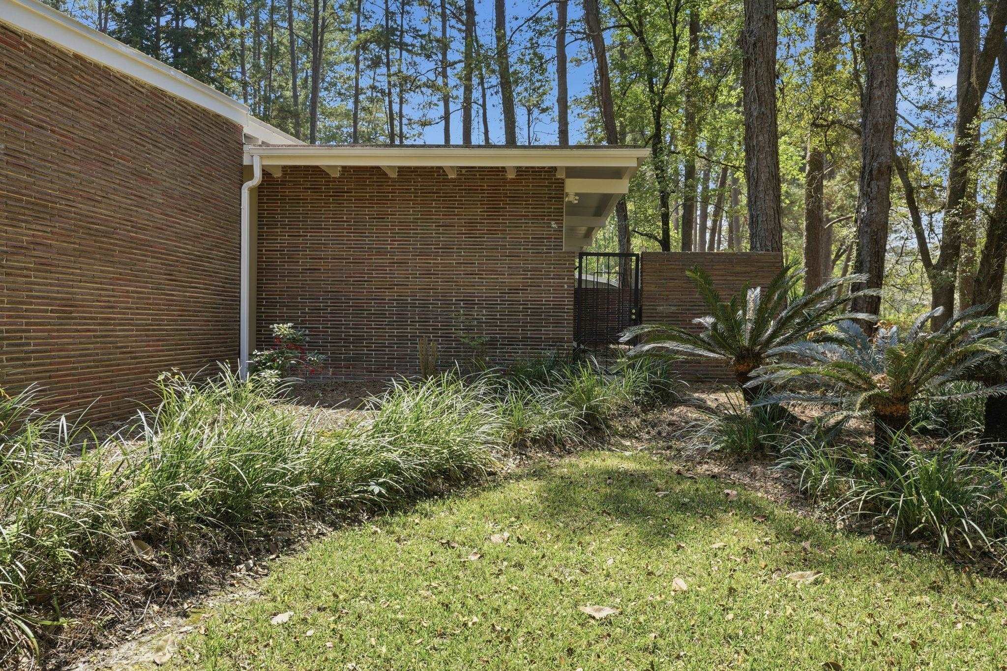 810 Middlebrooks Circle