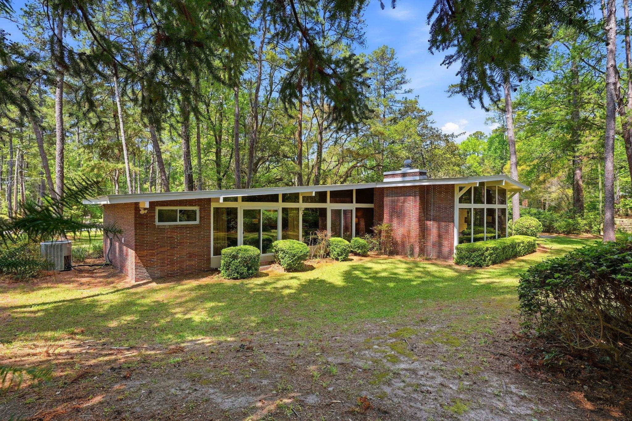 810 Middlebrooks Circle