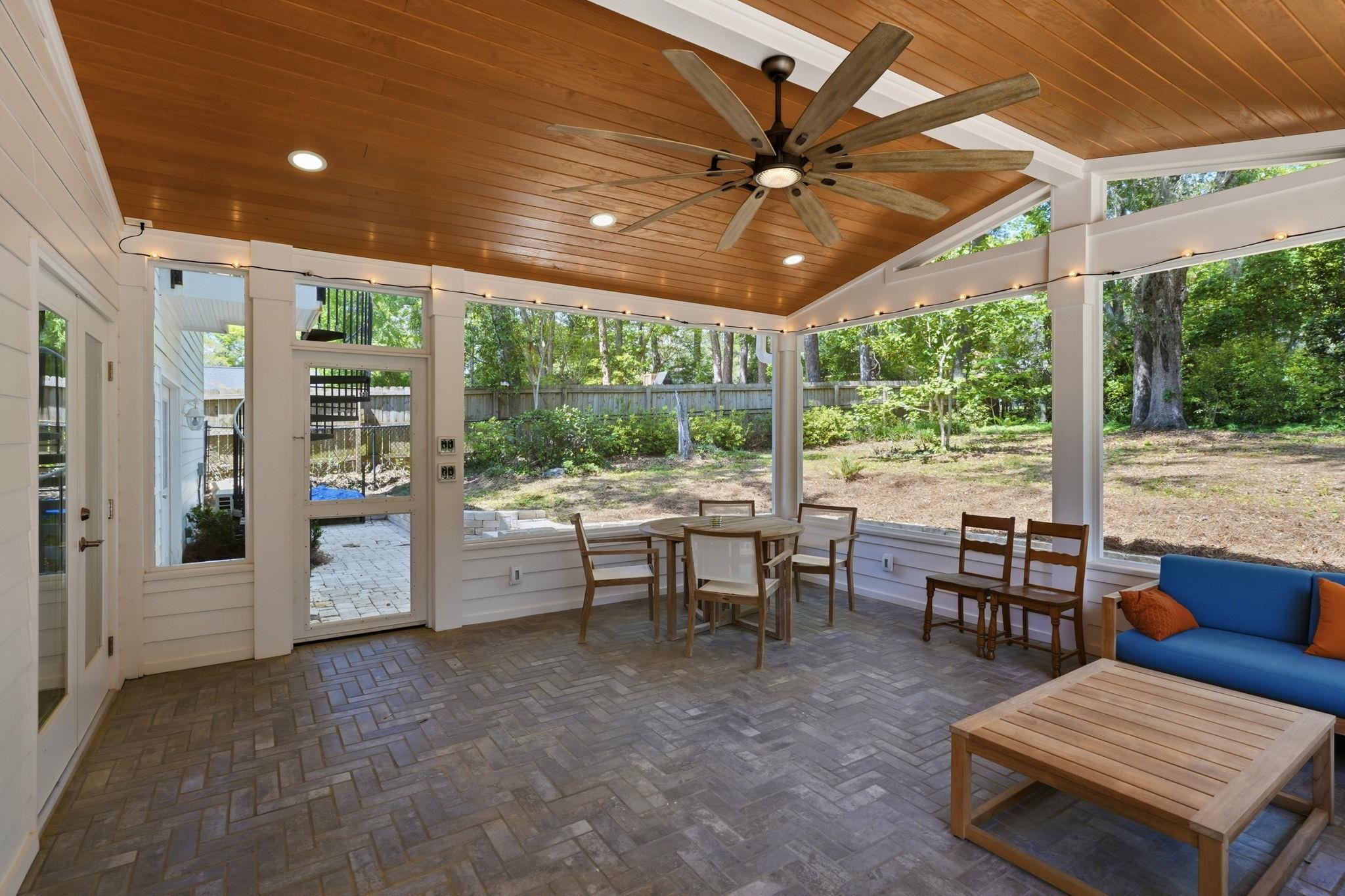 1110 LOTHIAN Drive
