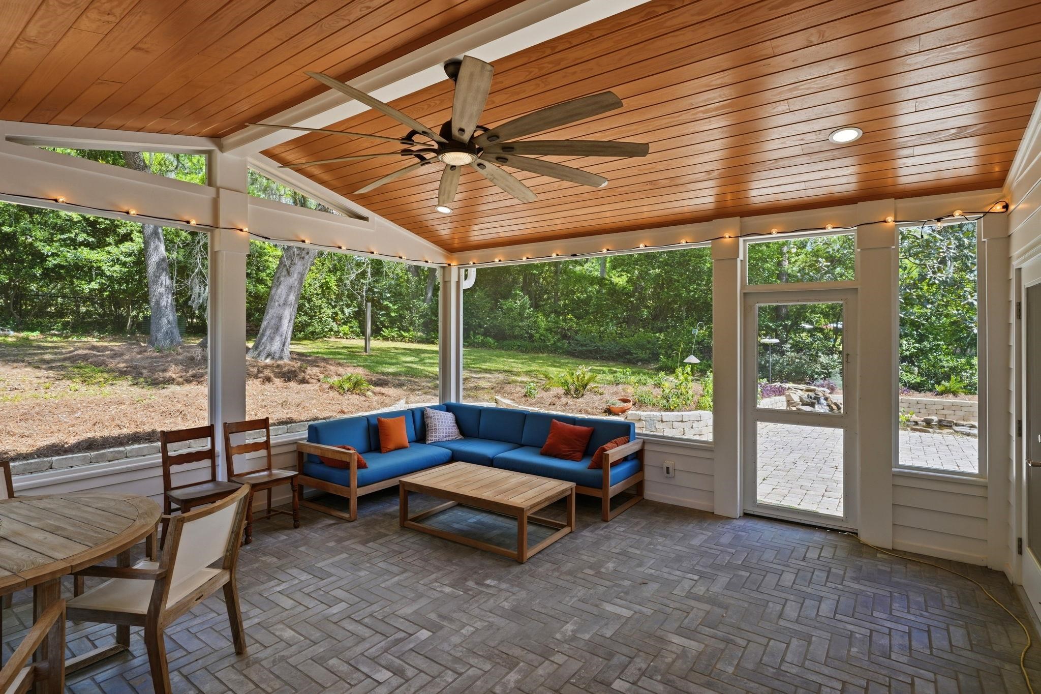 1110 LOTHIAN Drive