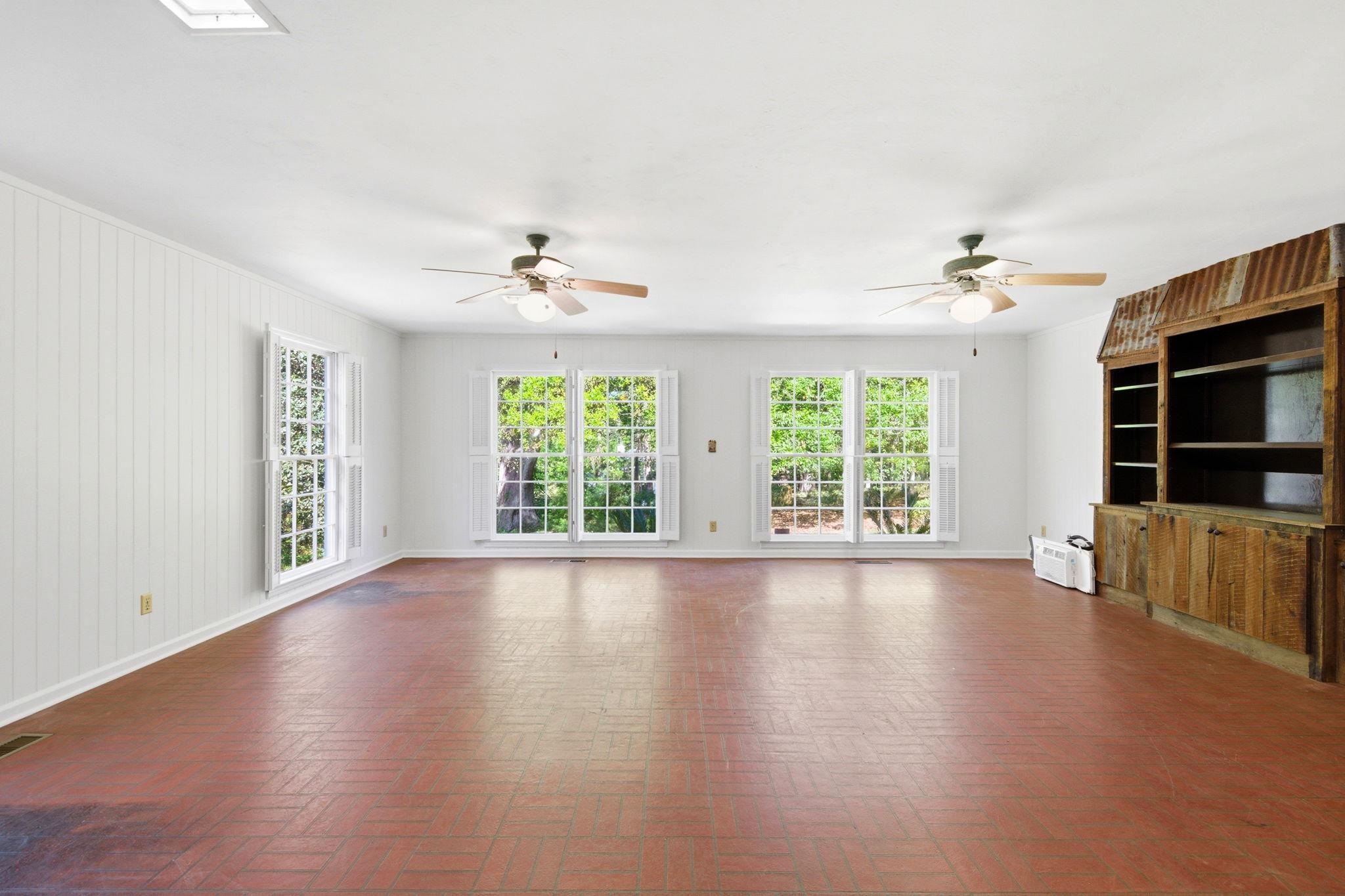 3415 WOODLEY Road