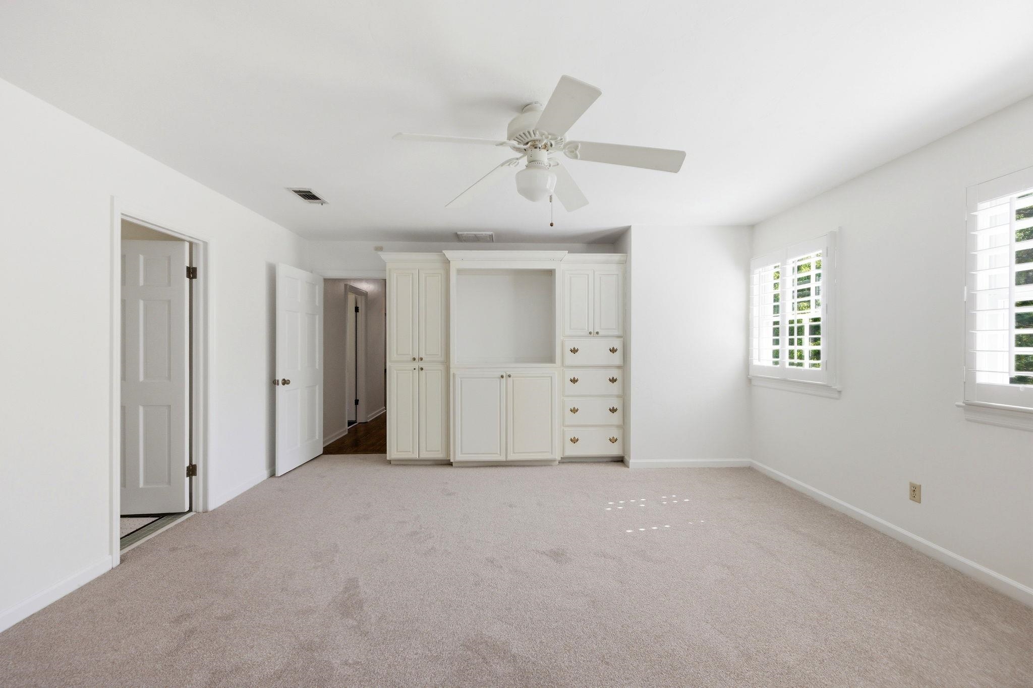 3415 WOODLEY Road