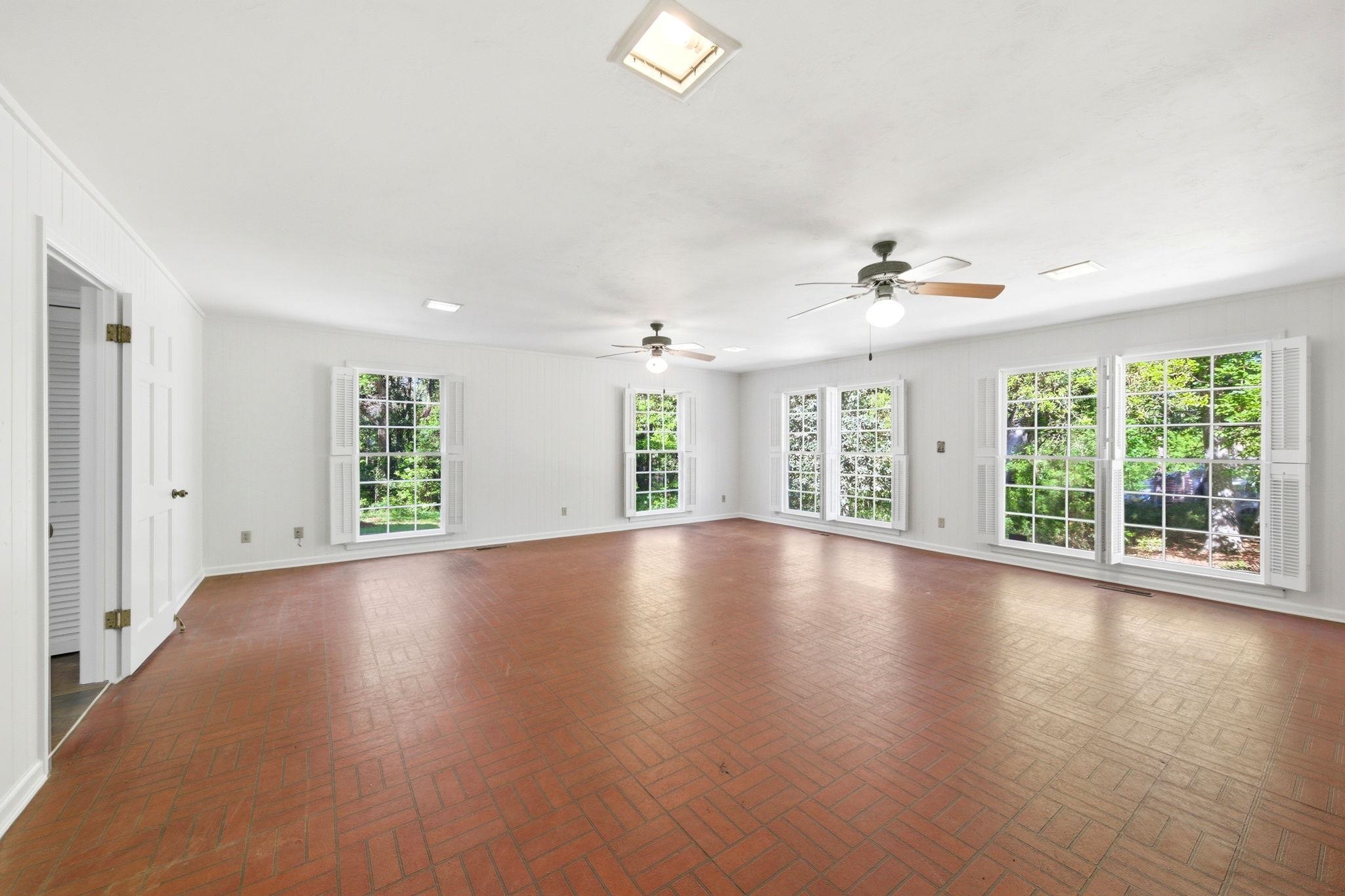3415 WOODLEY Road