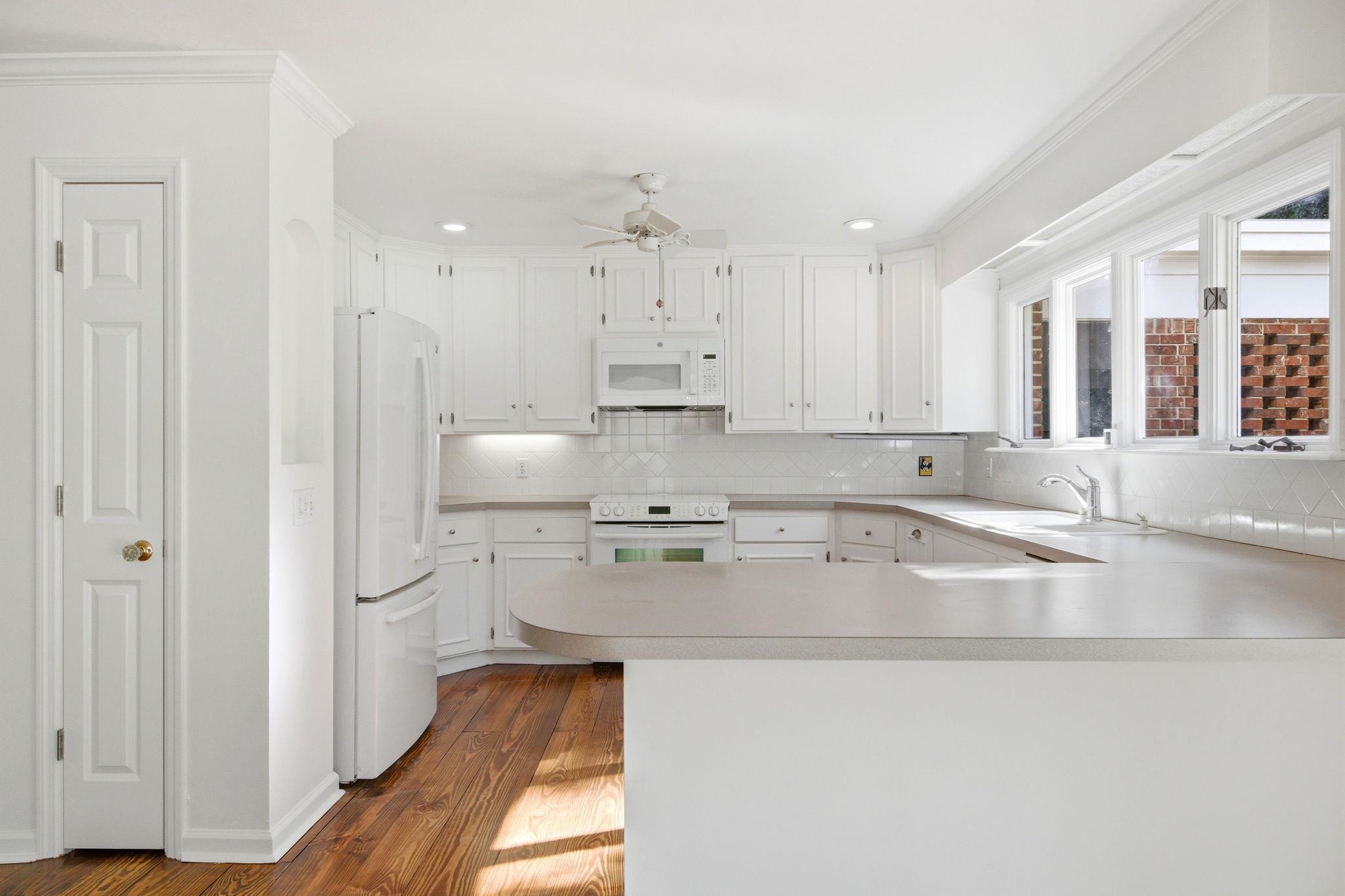 3415 WOODLEY Road