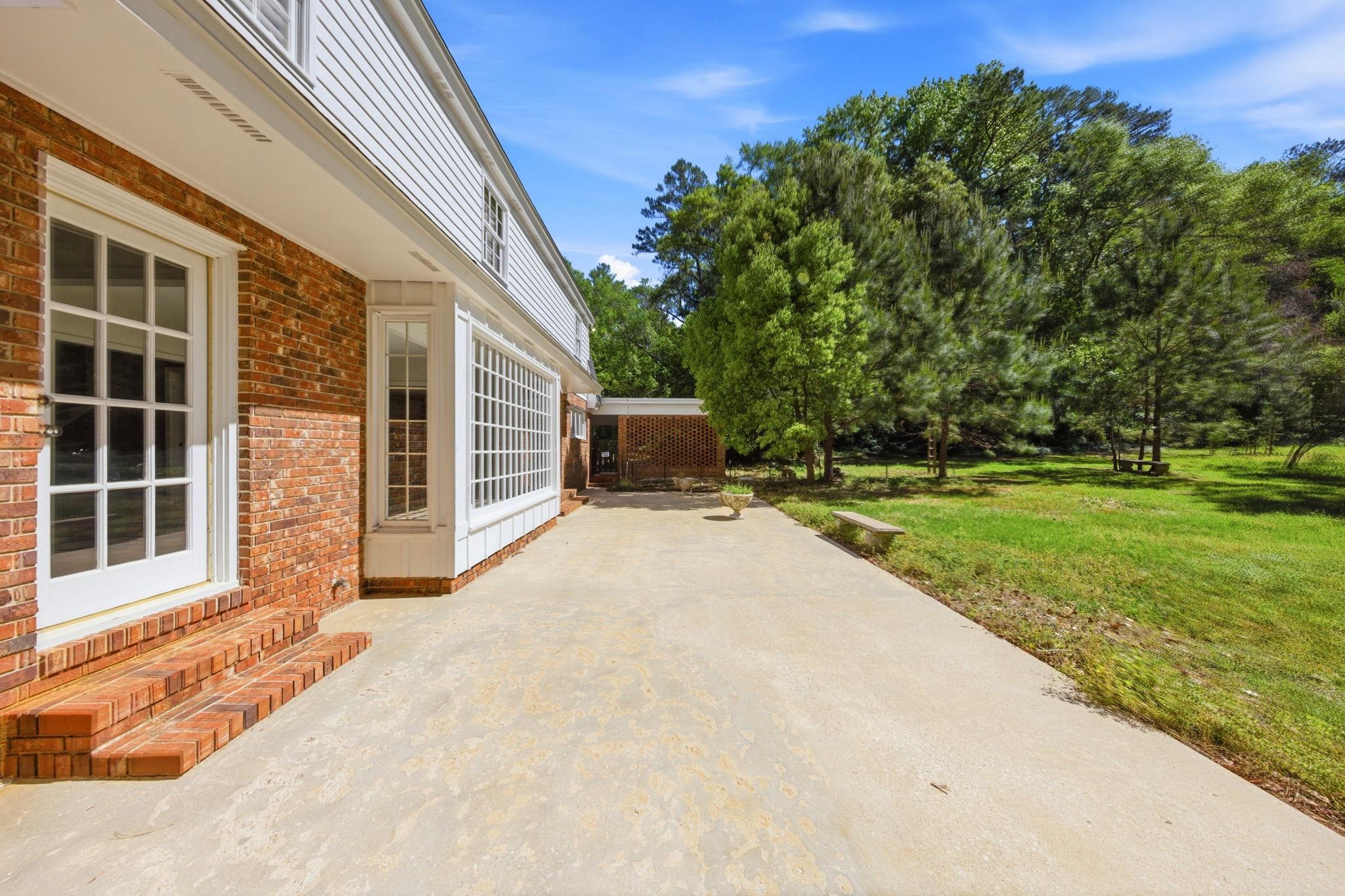 3415 WOODLEY Road