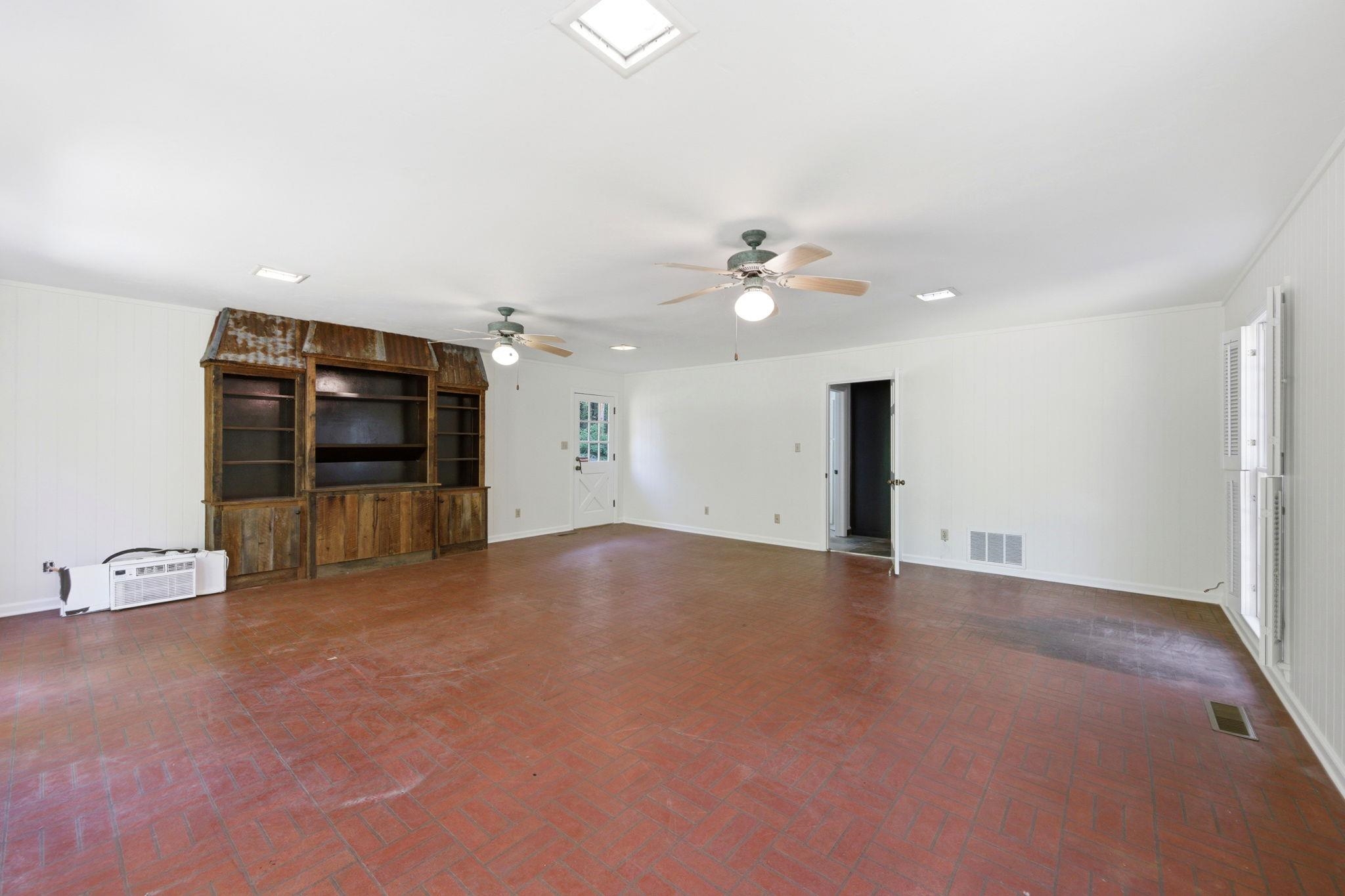 3415 WOODLEY Road