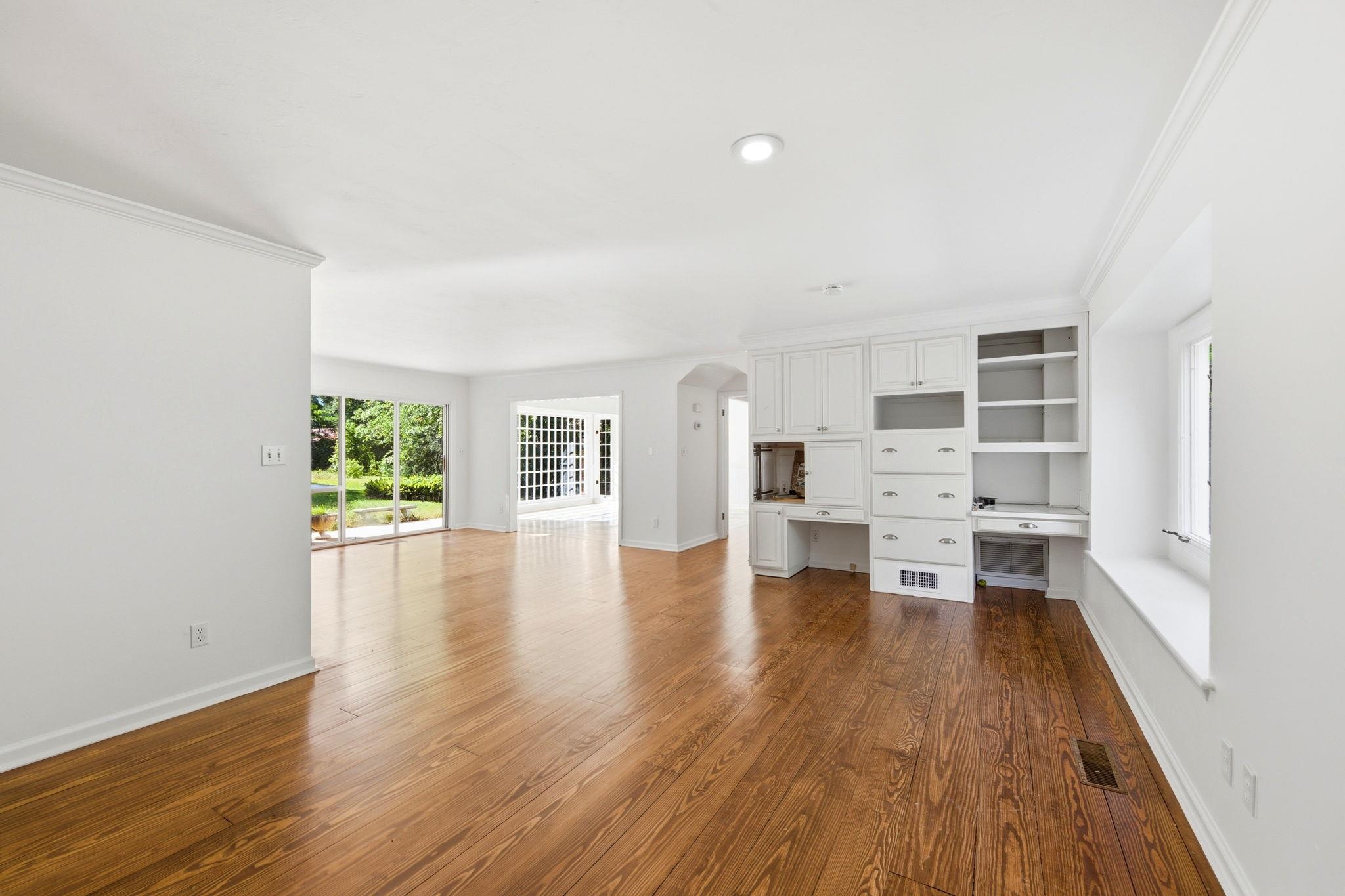 3415 WOODLEY Road