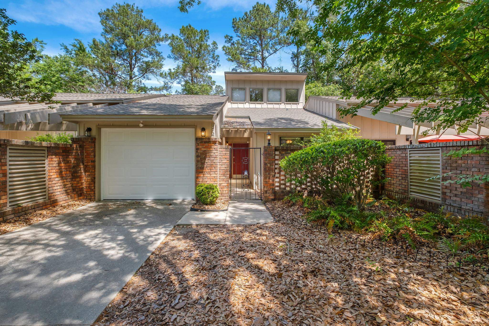172 NE Villas Court