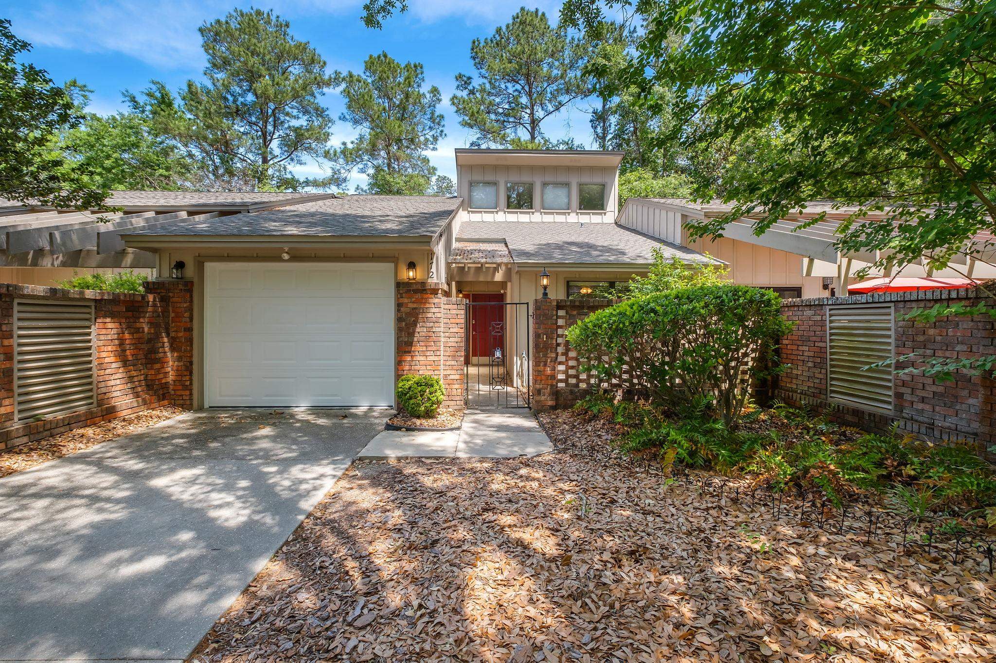 172 NE Villas Court