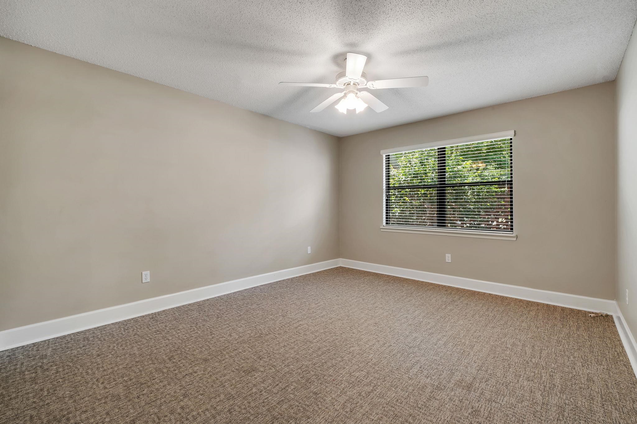 172 NE Villas Court
