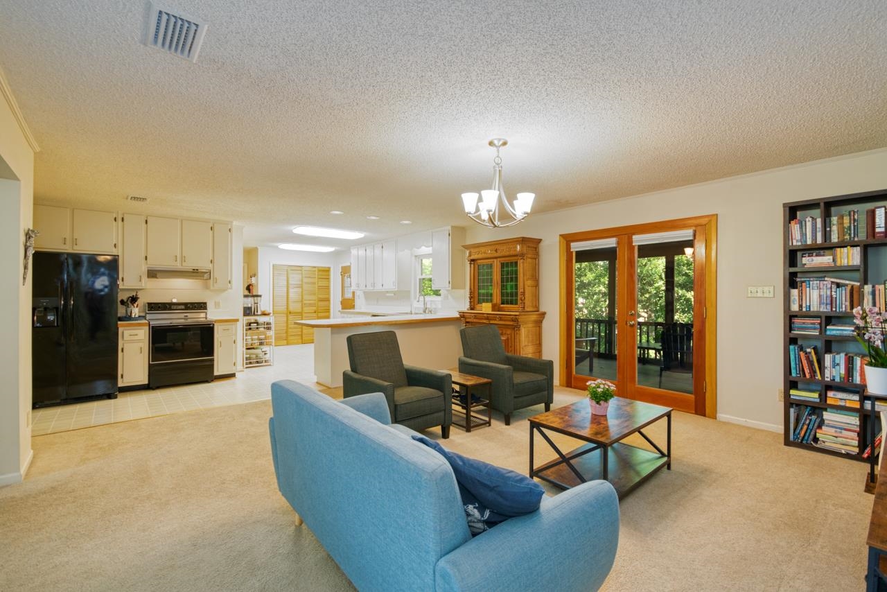 2399 CLARA KEE Boulevard