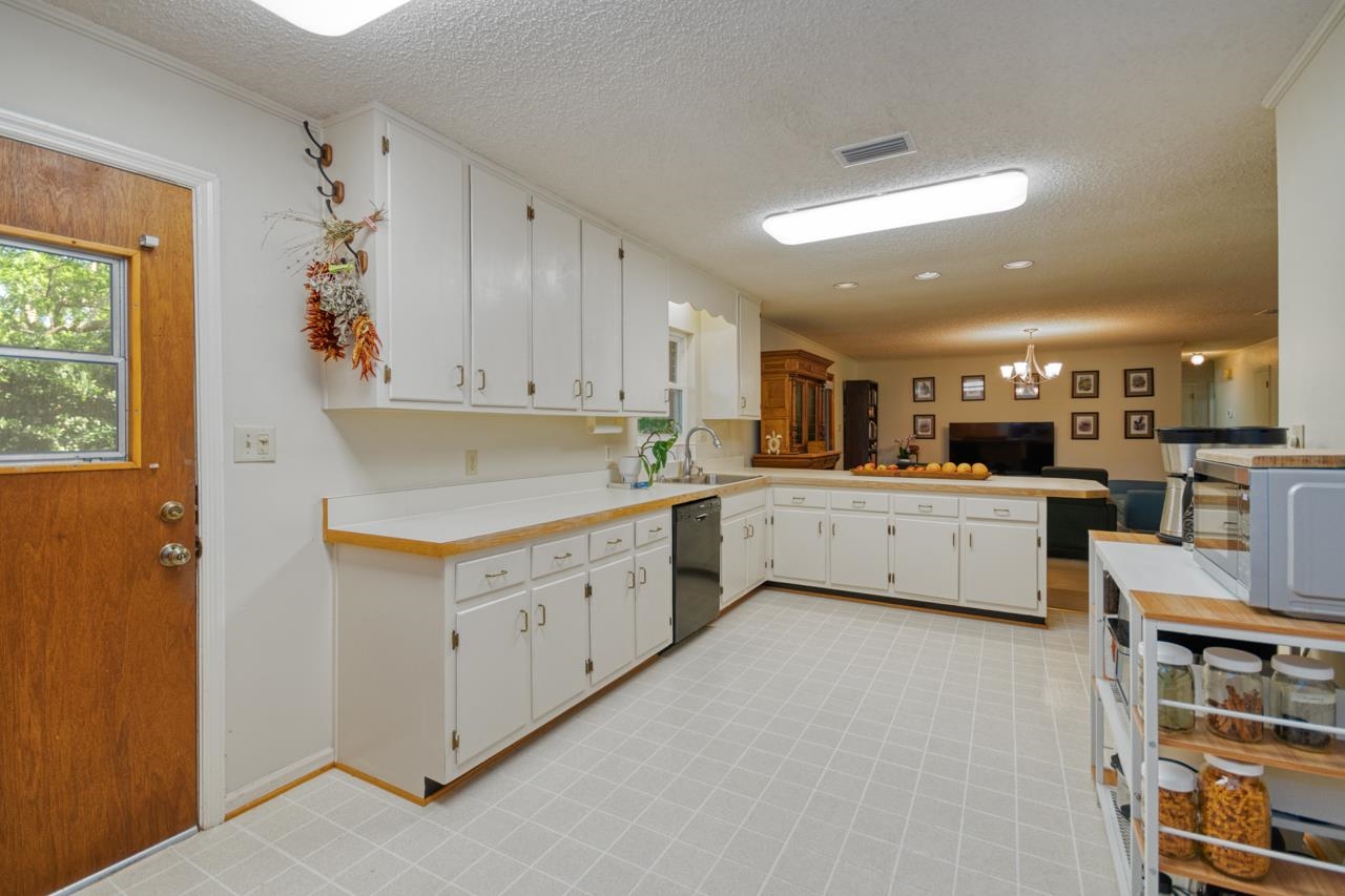 2399 CLARA KEE Boulevard